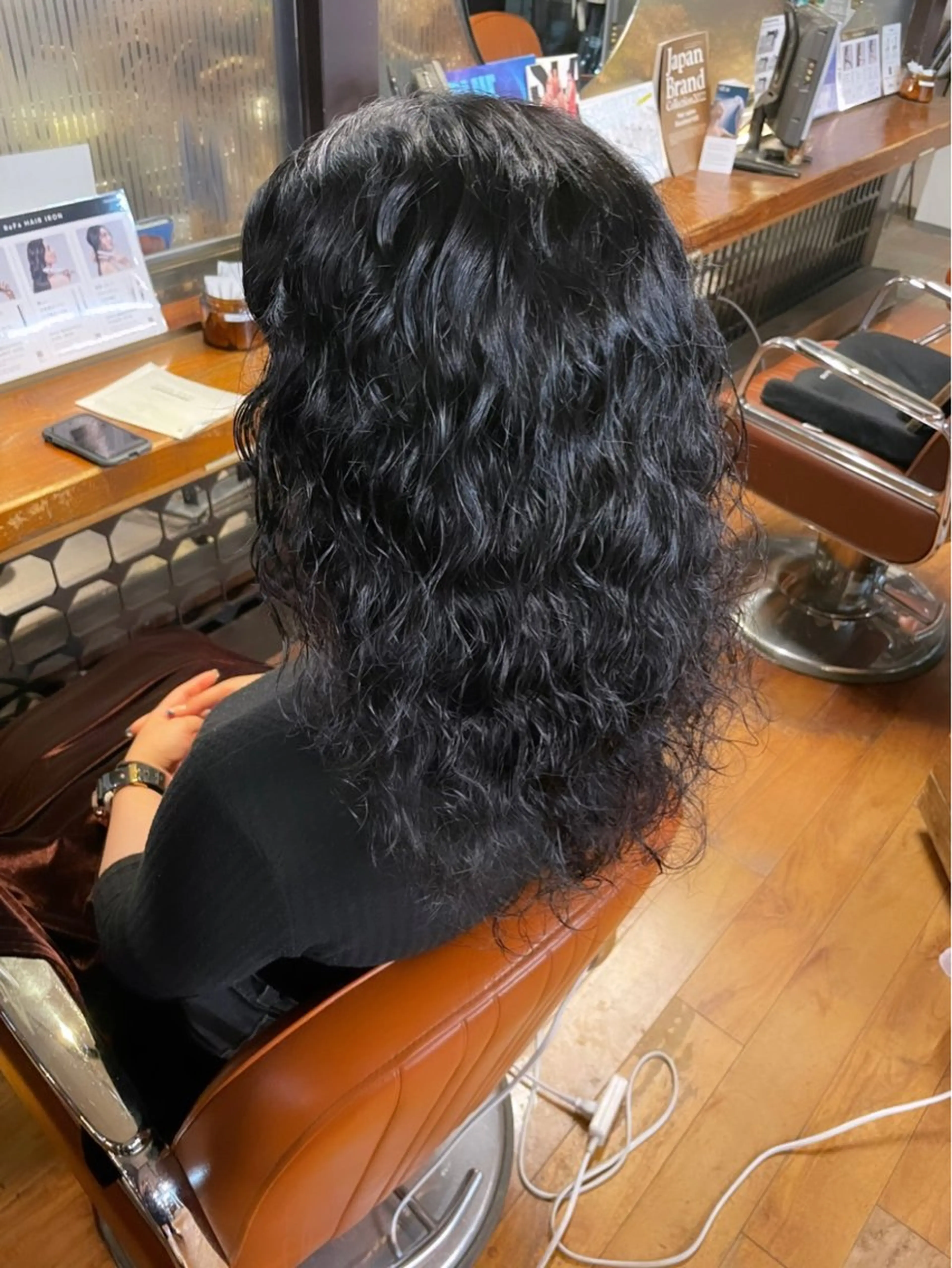 セミロング パーマ セミロングパーマ スパイラルパーマ カット パーマ ayaka |トレンドヘアのヘアスタイル