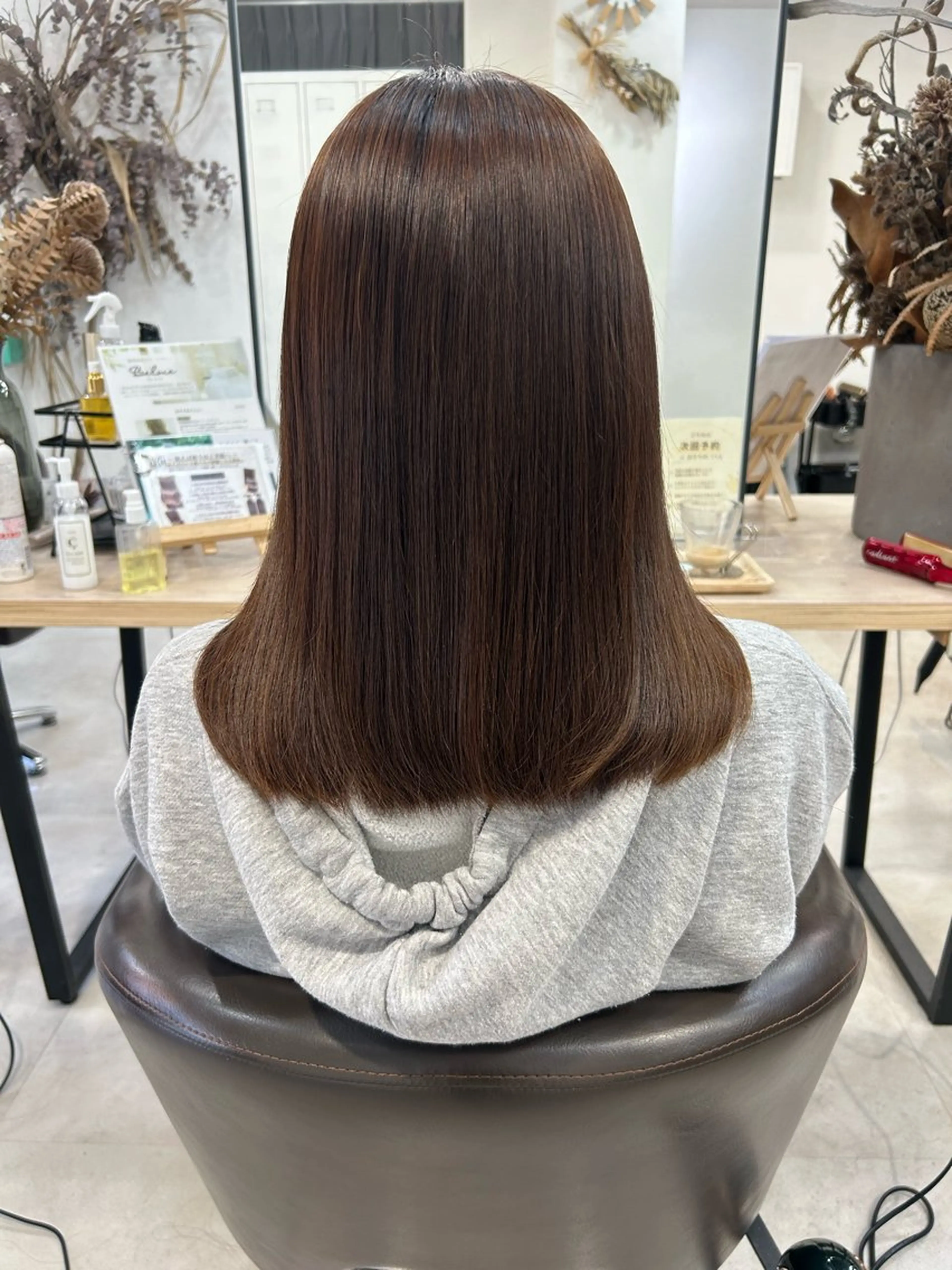 ミディアム 縮毛矯正 光を纏うツヤ感ロング Natsuki🪽のヘアスタイル