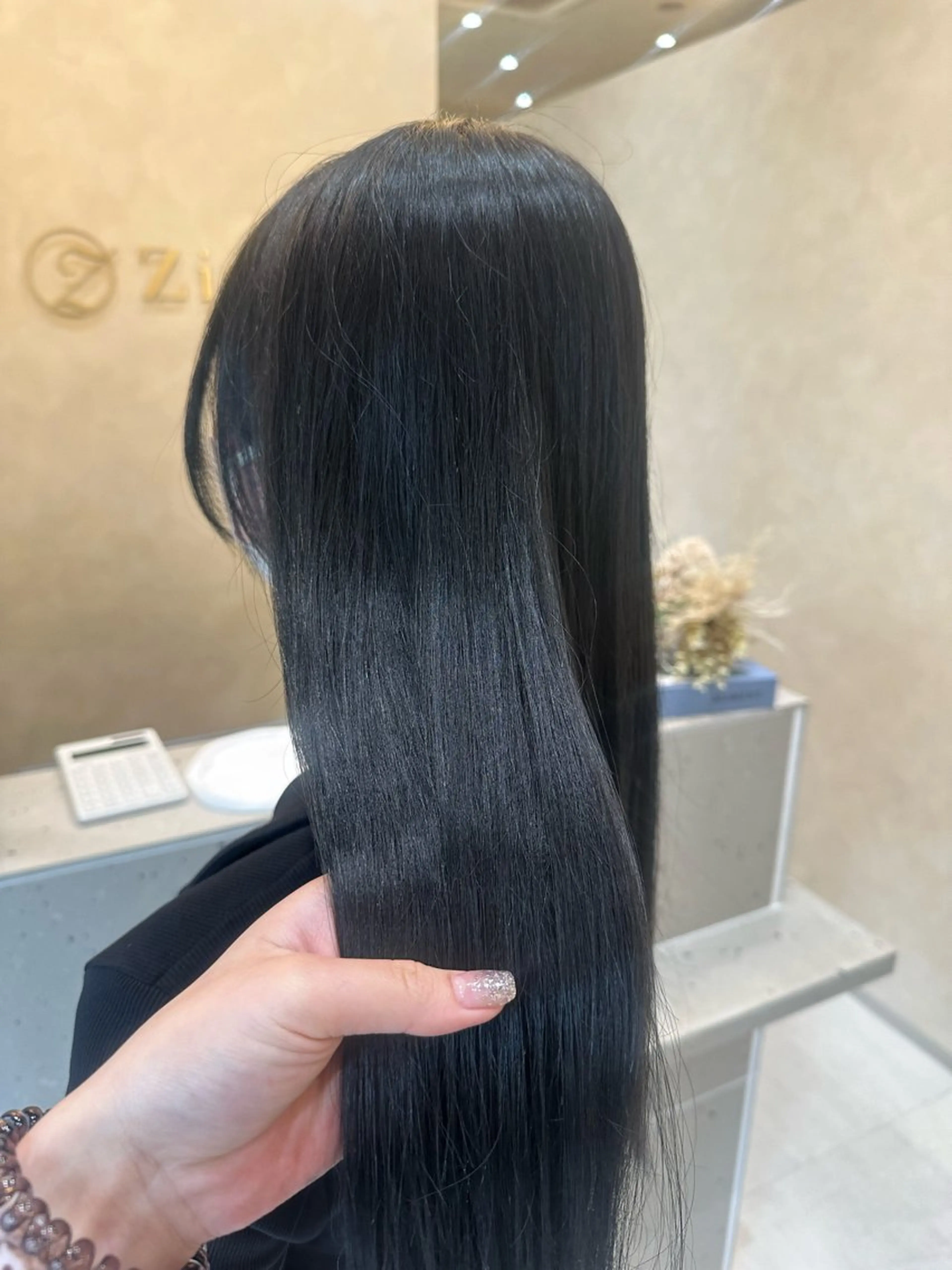 ロング アッシュ 松浦 永里のヘアスタイル