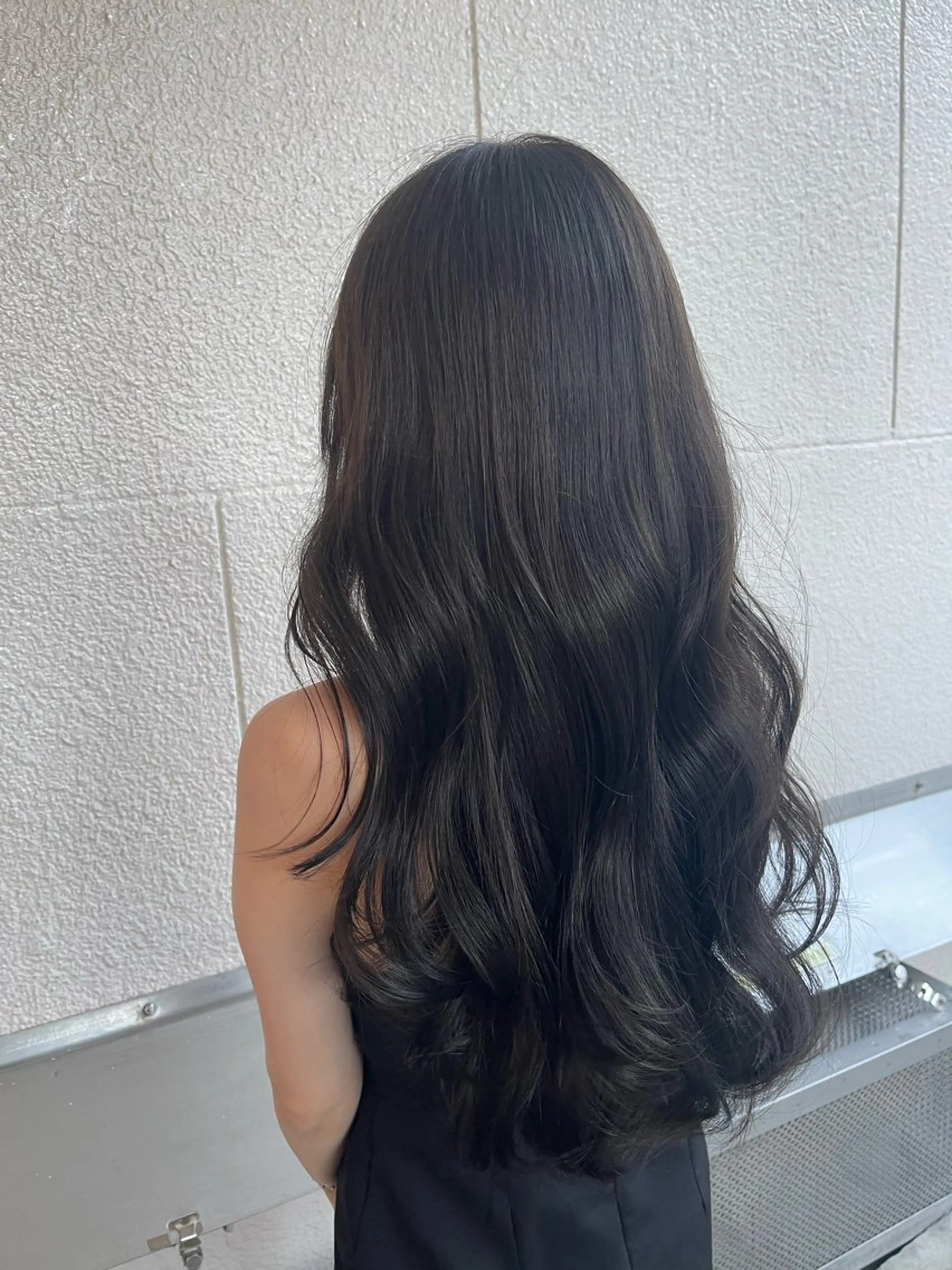 ロング アッシュ アッシュブラック luce所属・千代 夏輝のヘアスタイル