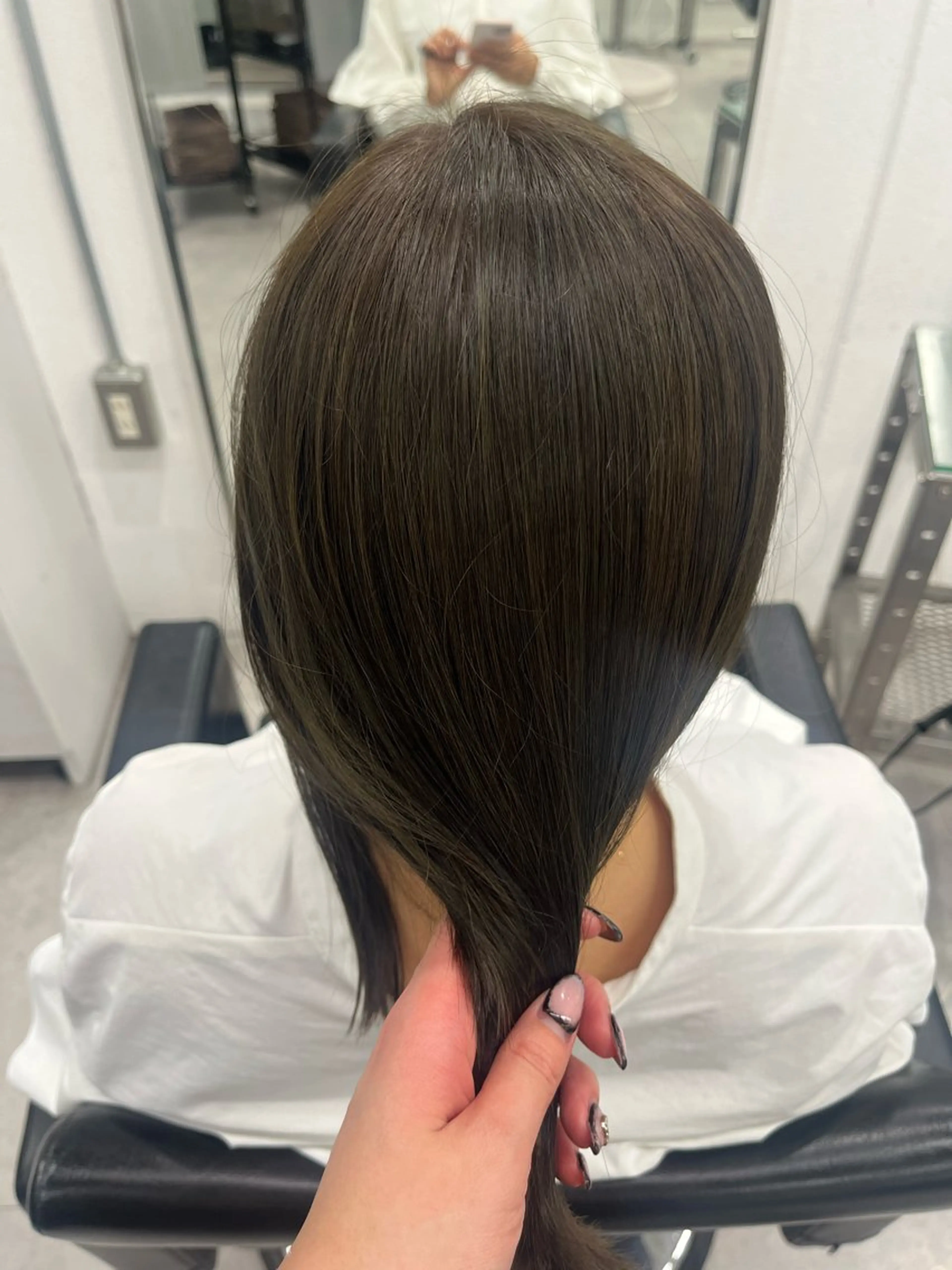 カラー グレージュ オリーブグレージュ オリーブグレー ヘアカラー Bond Story white所属・やまもと ここのヘアスタイル