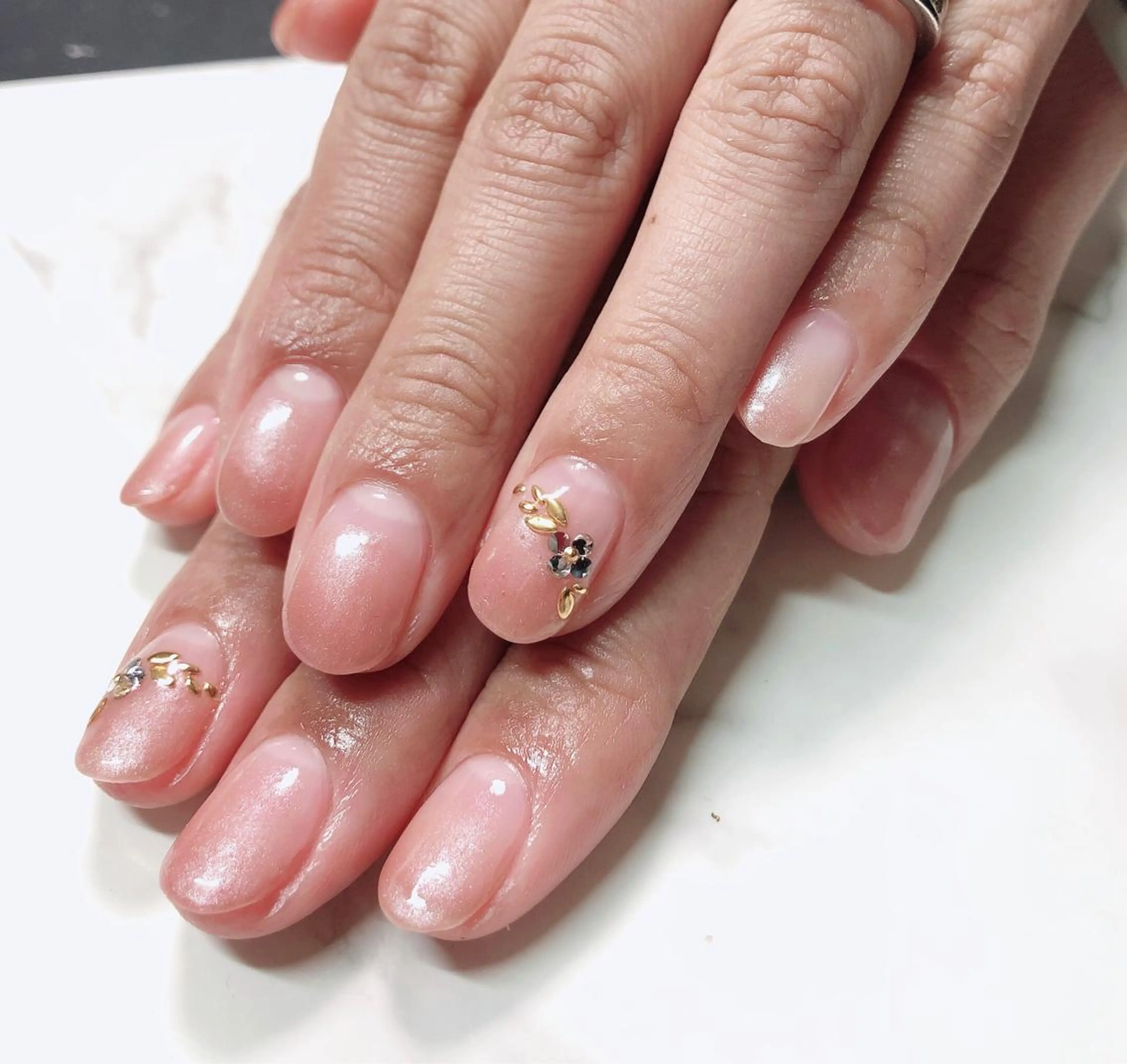 1番人気！！【付替オフ無料】定額ネイル★上品・トレンド系　定額　¥7980 → ¥6980  ※ドライケア付の写真