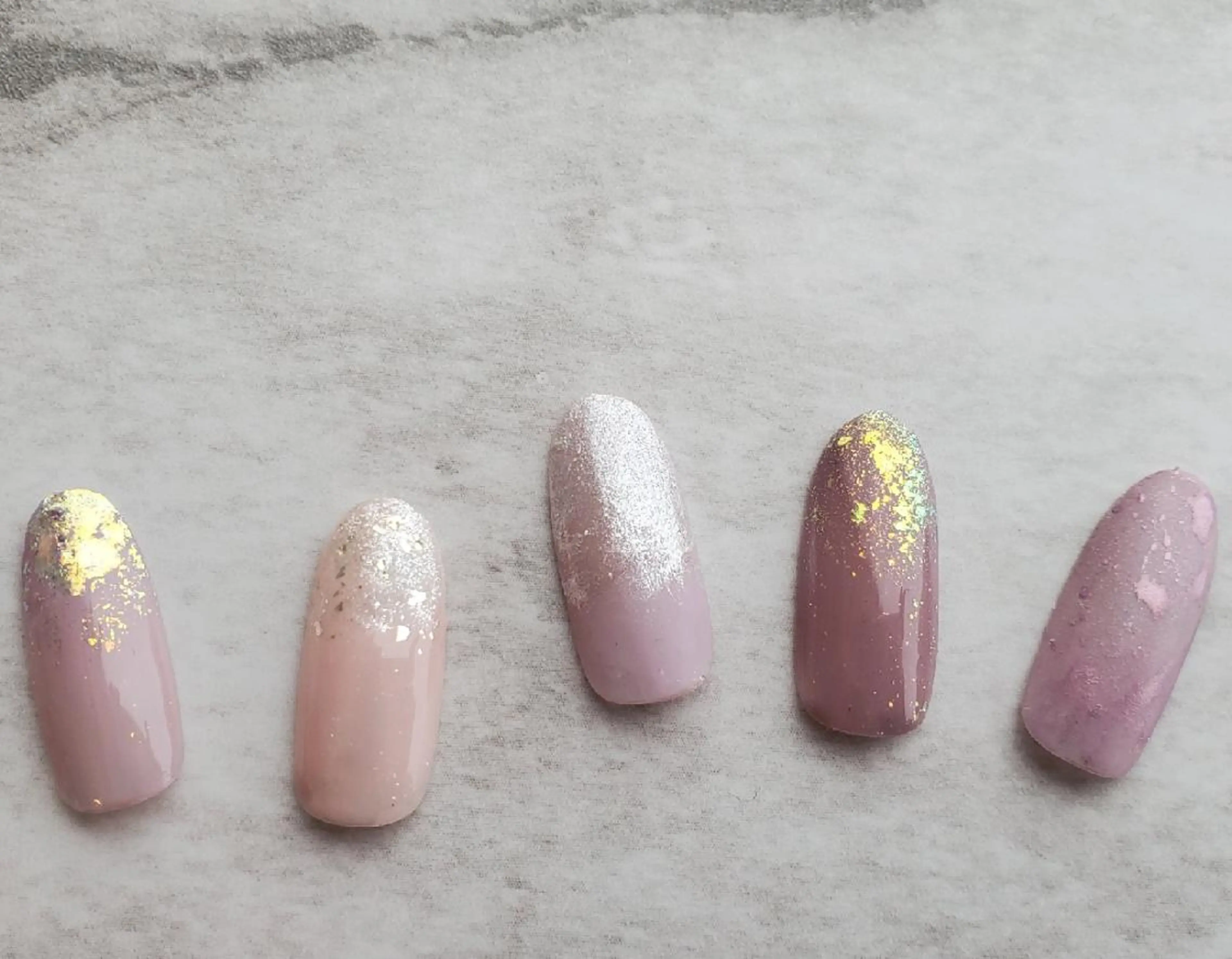 ネイル オーロラネイル グラデーション ラメ(グリッター) ラメグラデーション ニュアンスネイル Lakalani ネイルボディHaruのエステ・リラクイメージ