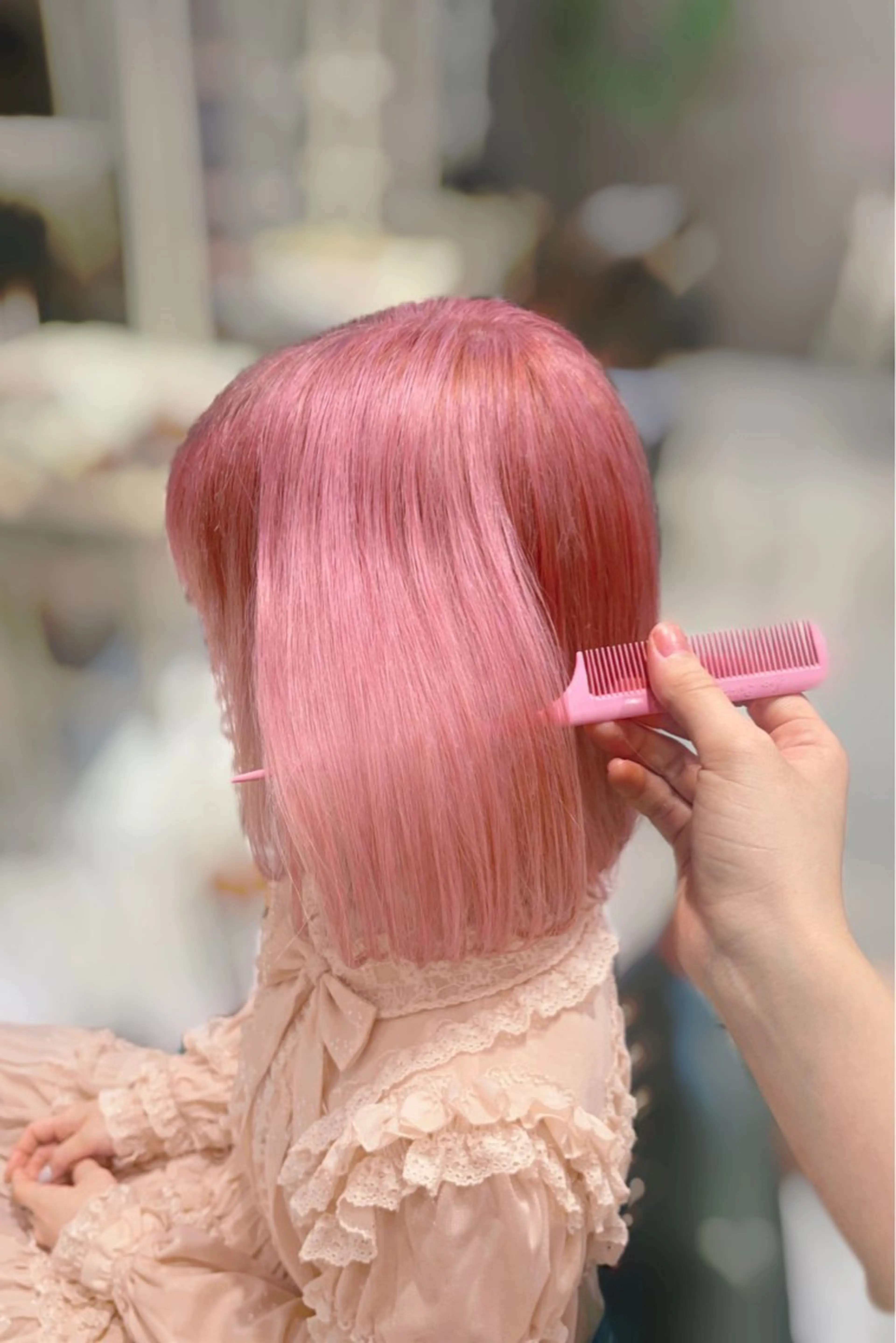 ショート カラー ブリーチ ダブルカラー ピンクカラー ヘアカラー 𝐍𝐚𝐧𝐚{ 髪質改善/ハイトーンのヘアスタイル