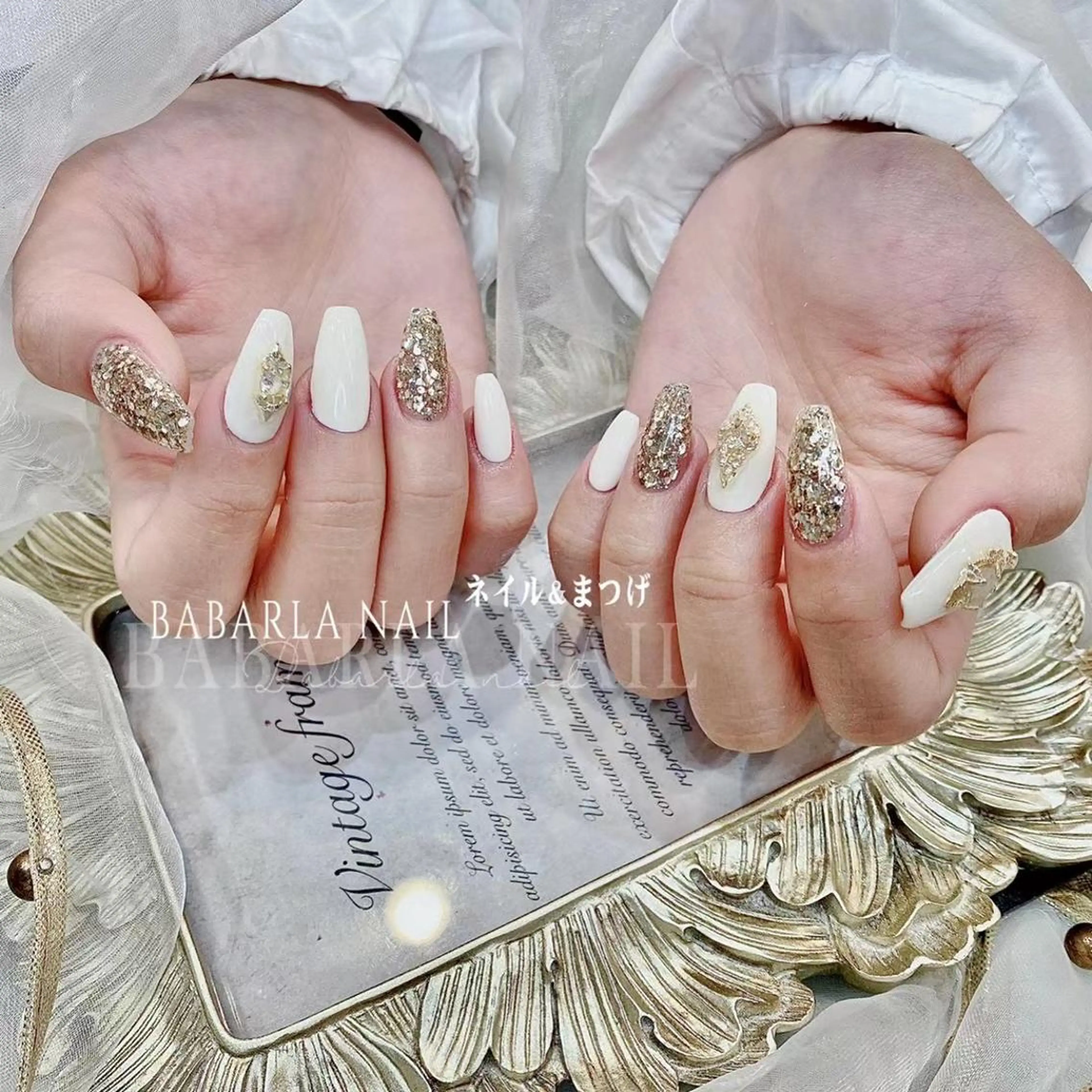 ネイル ゴールド ラメ(グリッター) シンプルネイル ホワイト Babarla Nailのネイルデザイン