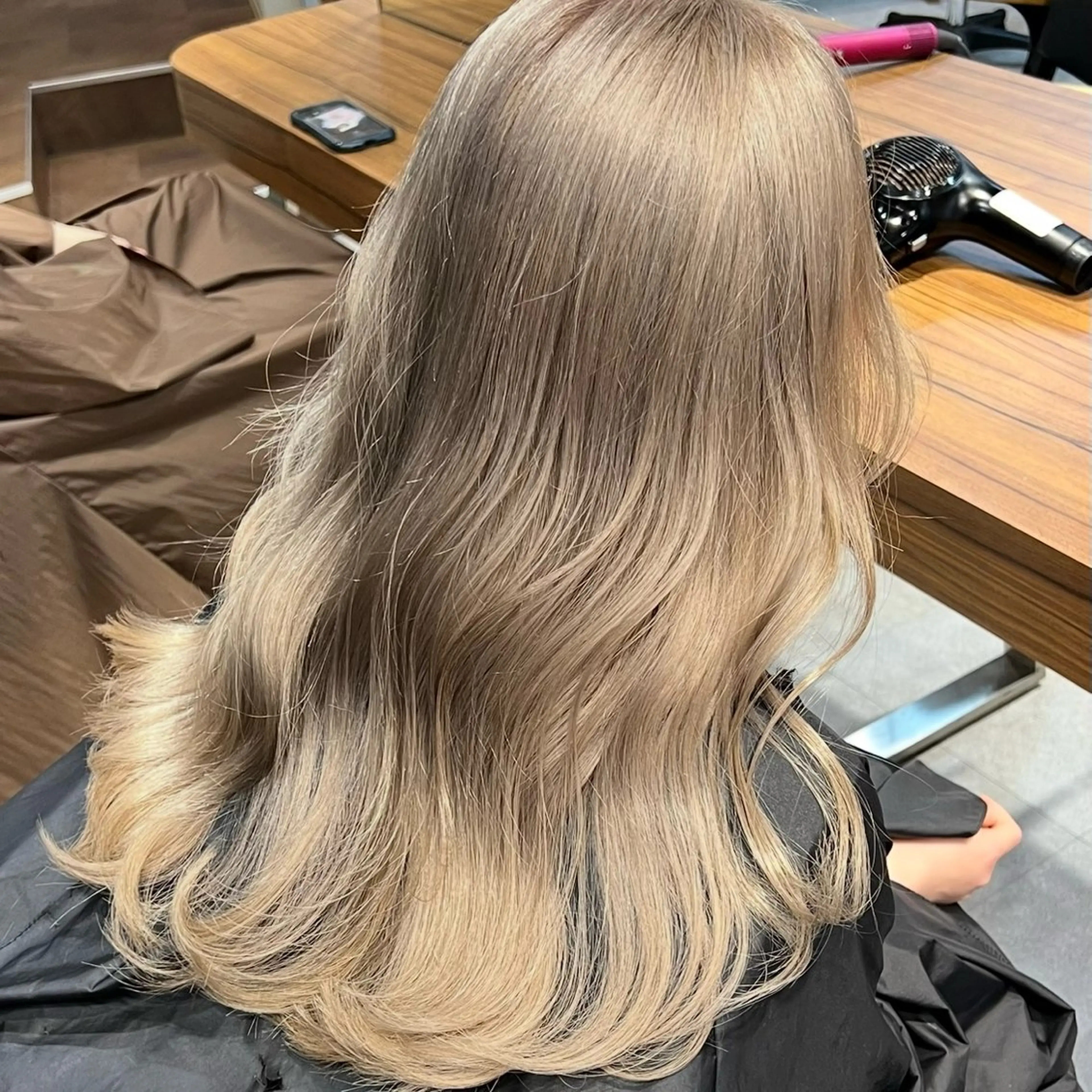 ロング カラー カット ヘアカラー 山口 摩七斗のヘアスタイル