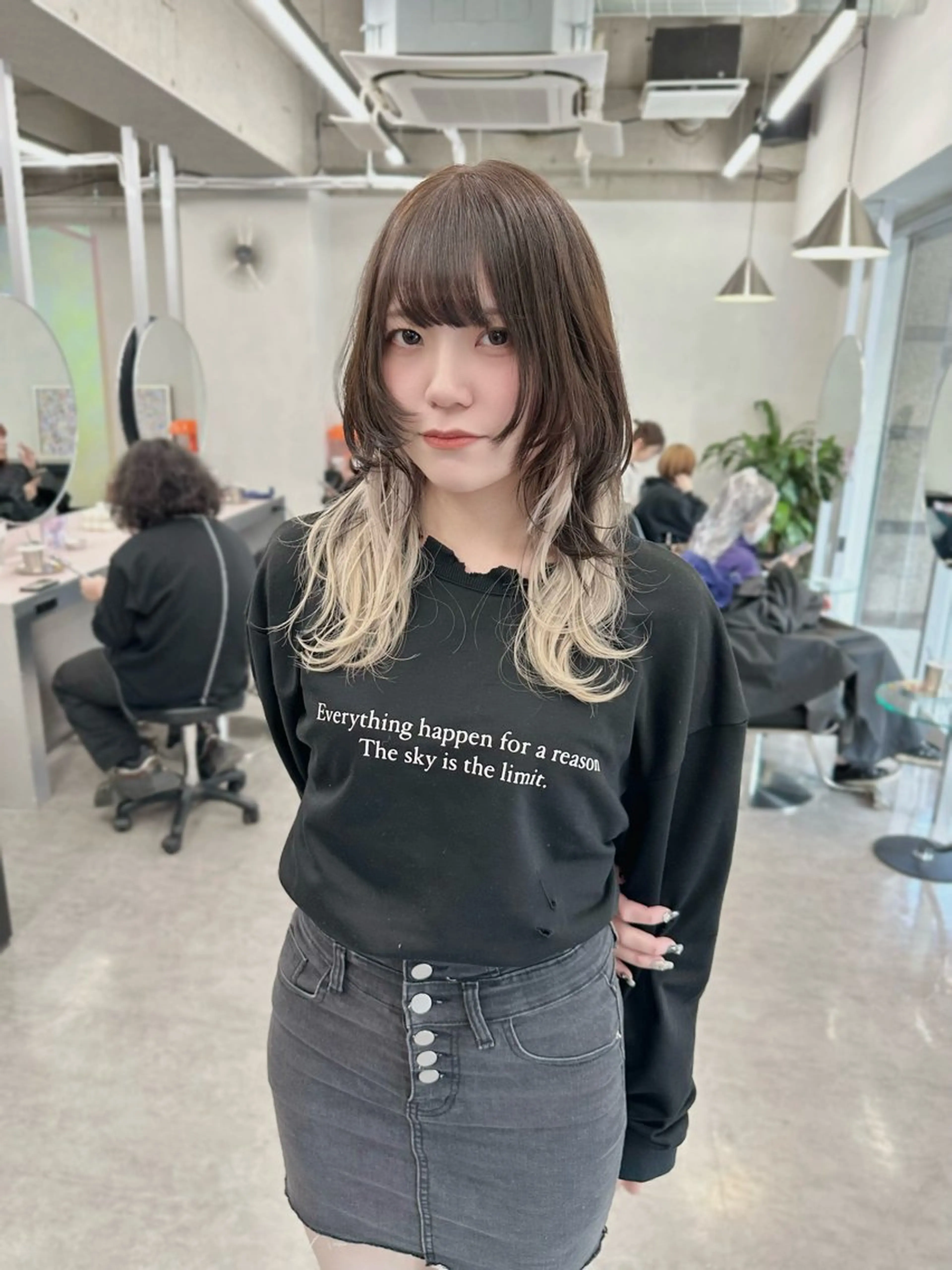 セミロング カラー ウルフとハイトーン みっちー✂️のヘアスタイル