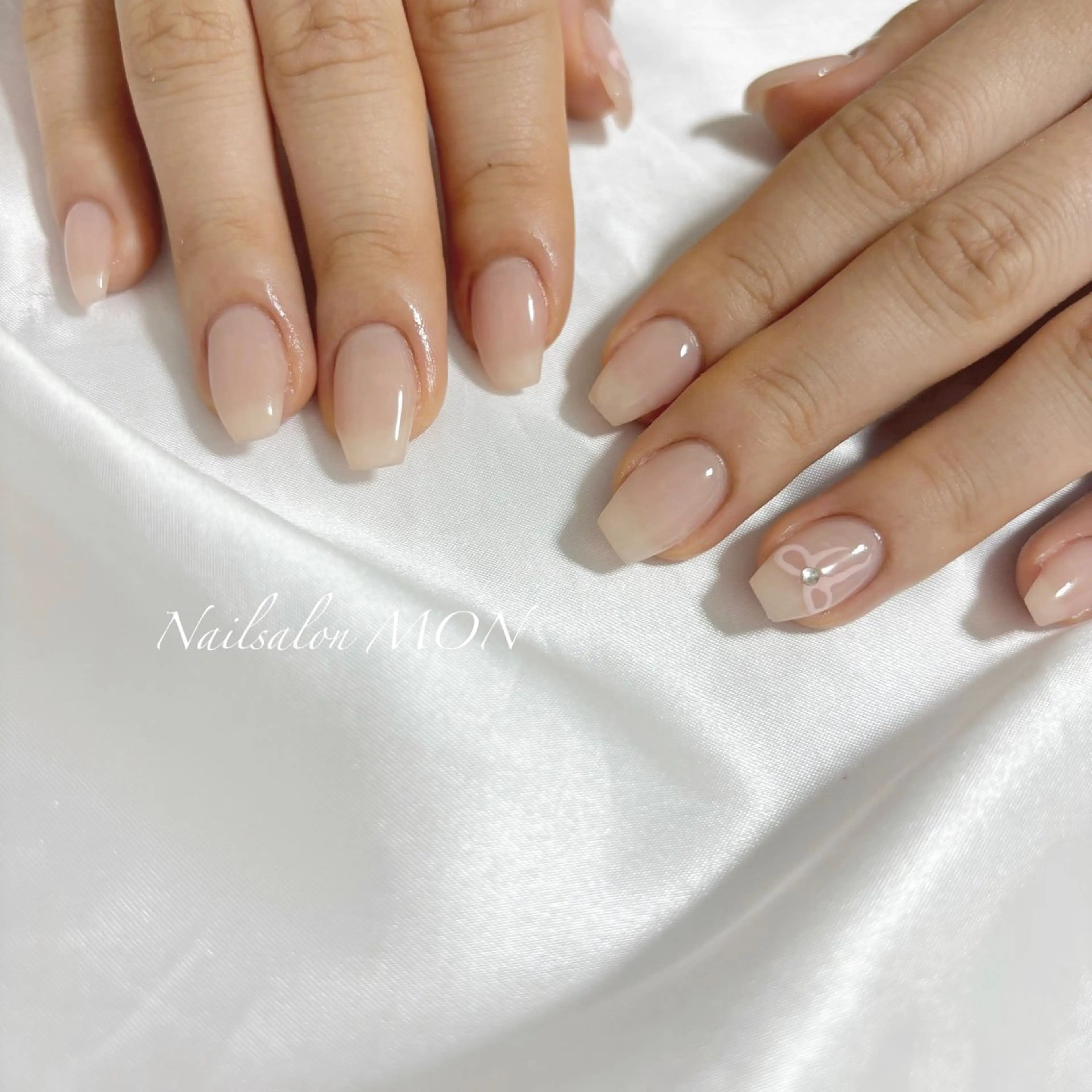 ネイル ストーンネイル ハンドネイル Nailsalon MONのネイルデザイン