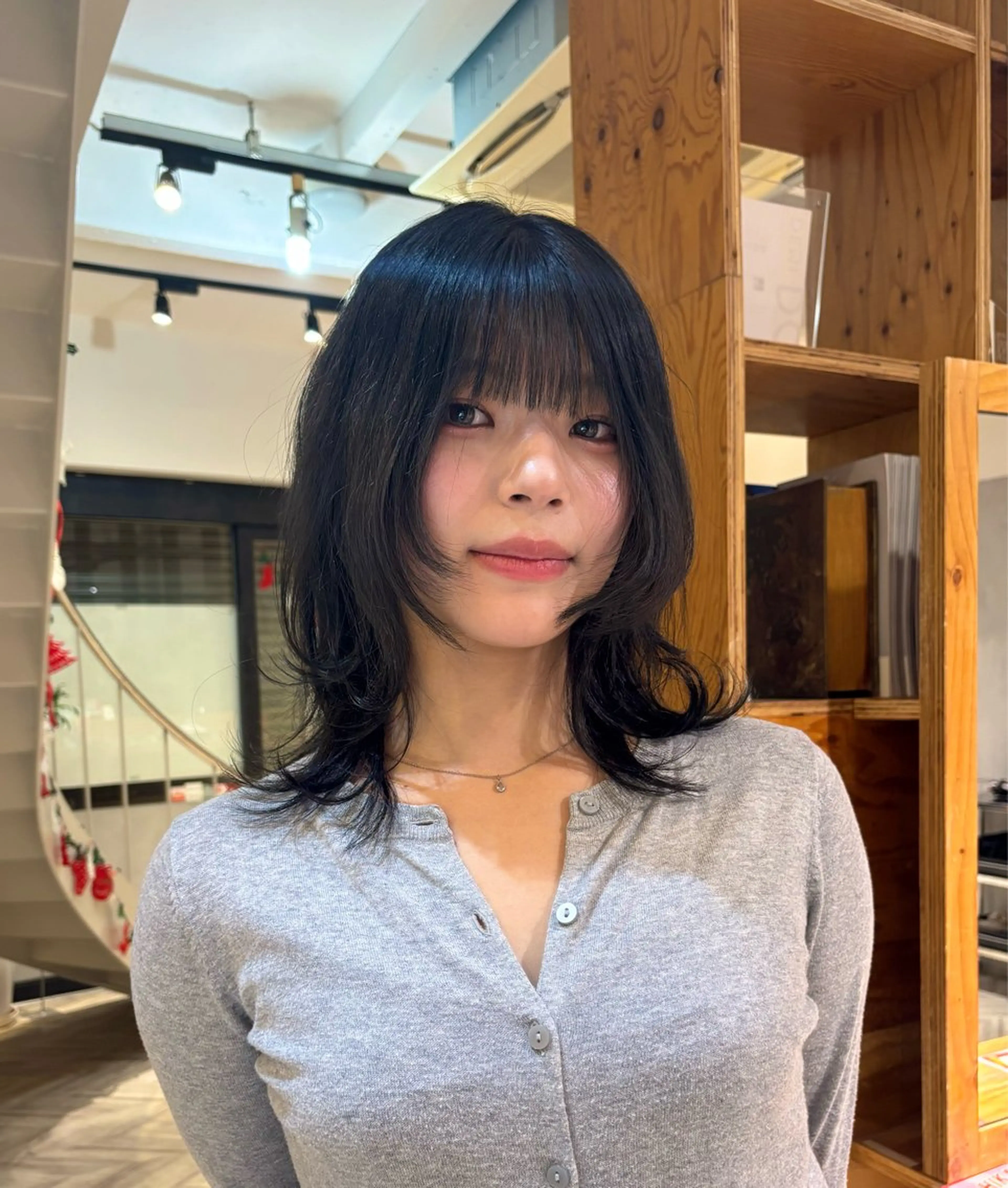 ミディアム レイヤーカット 似合わせカット HIKARIS所属・透明感/くすみカラー yukinaのヘアスタイル