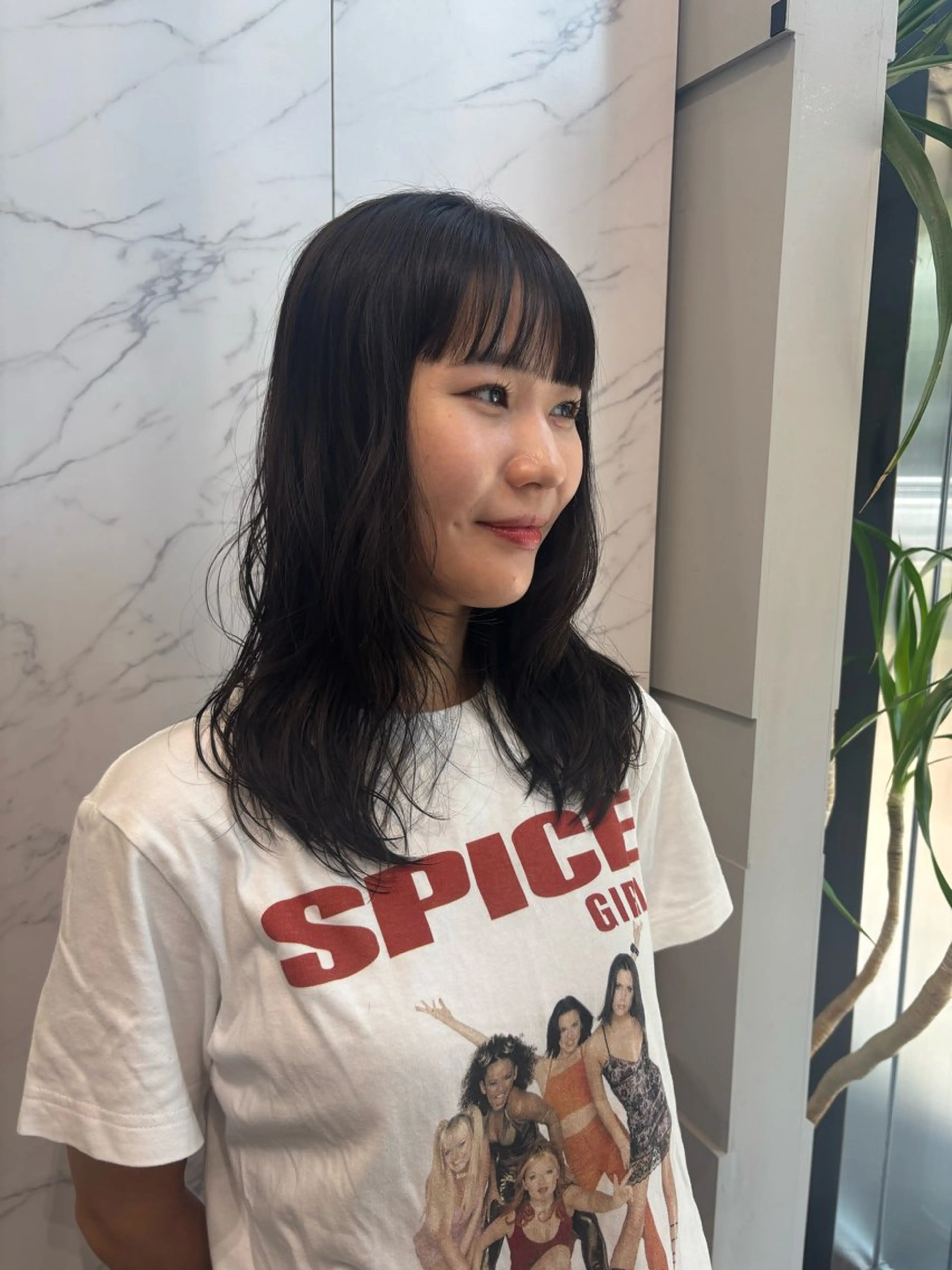 セミロング mio / レイヤーカットモデルのヘアスタイル