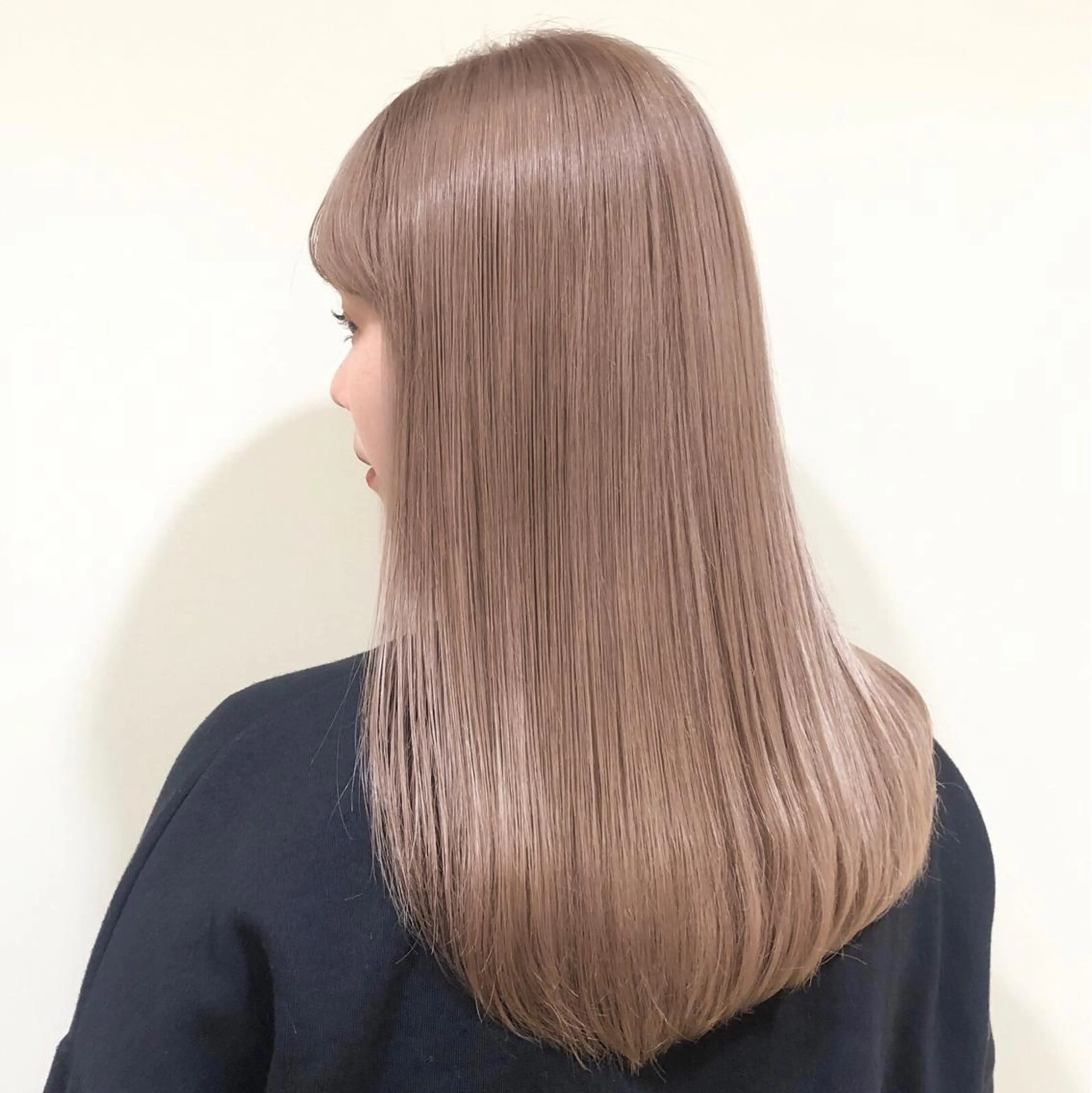 ロング カラー ANNA ／艶髪／ハイトーンのヘアスタイル