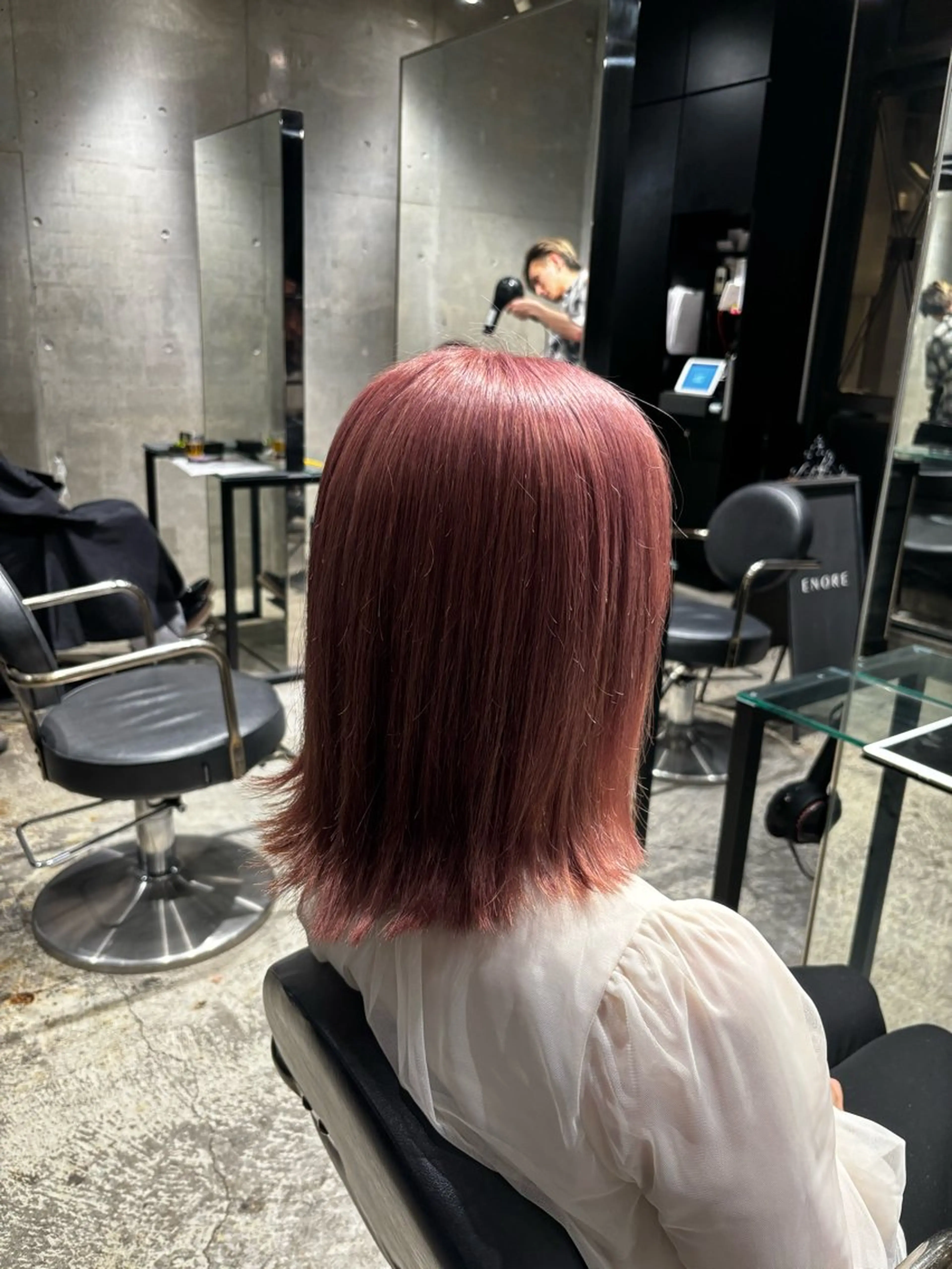 ミディアム カラー ハイトーンカラー ピンクカラー 毛利 圭佑のヘアスタイル