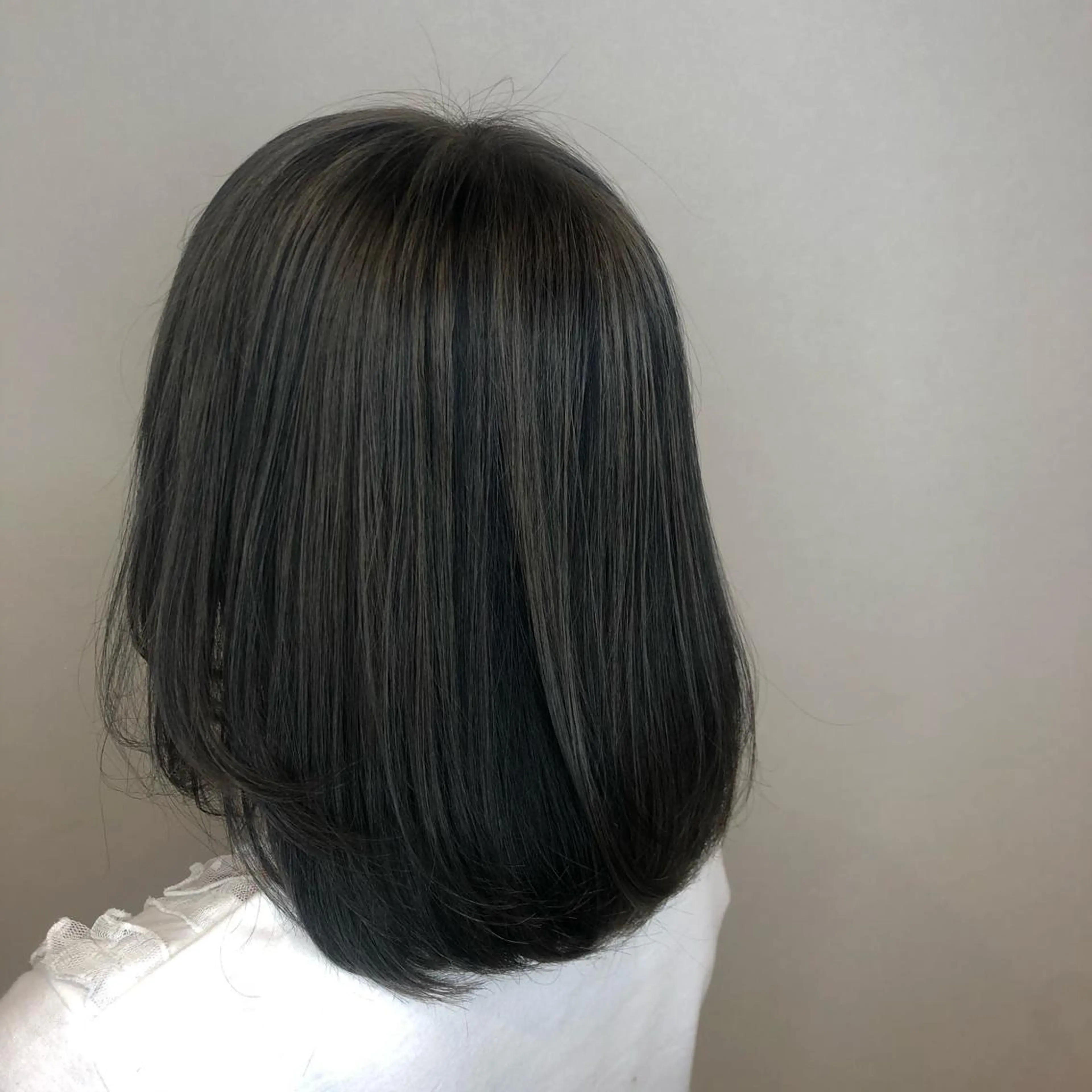 カラー パーマ ダークグレー ダークグレージュ グレージュ 髪質改善美容師 中村 一のヘアスタイル