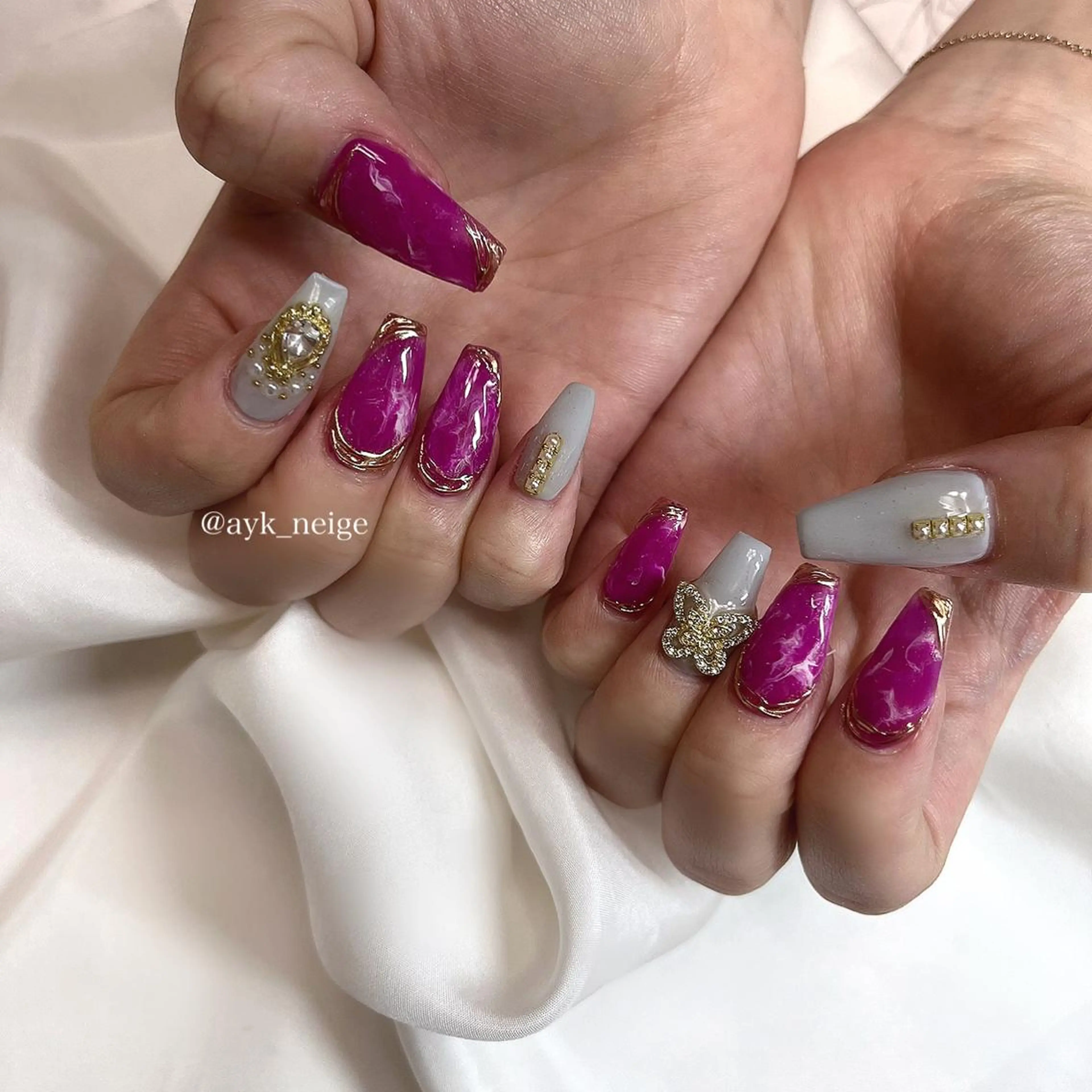 ネイル フットネイル グラデーション キラキラネイル 韓国ネイル マグネットネイル n'eige nail所属・大谷 綾香のネイルデザイン