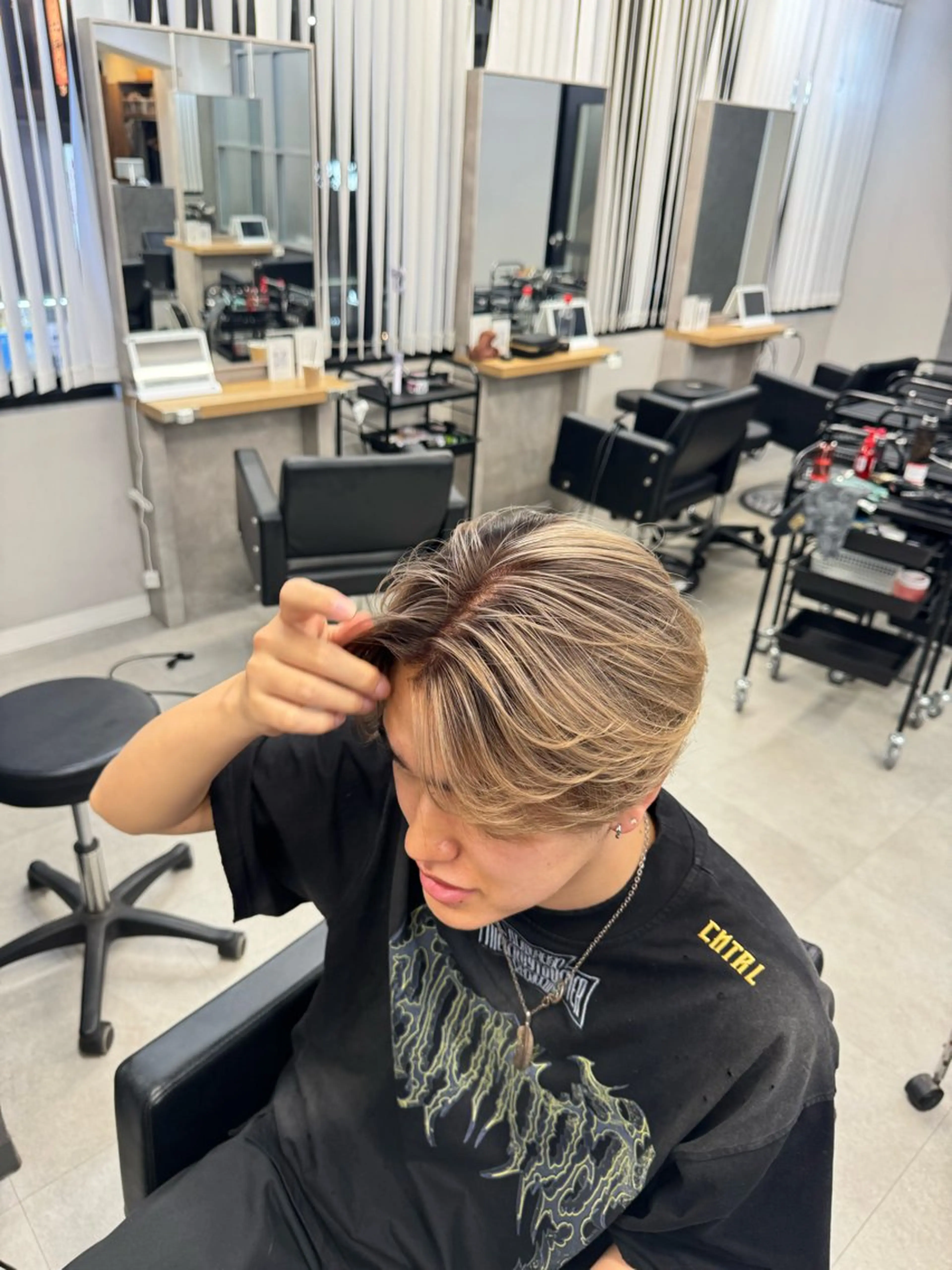 メンズ メンズパーマ カット ヘアセット 🚹/センター パート特化/海里のヘアスタイル