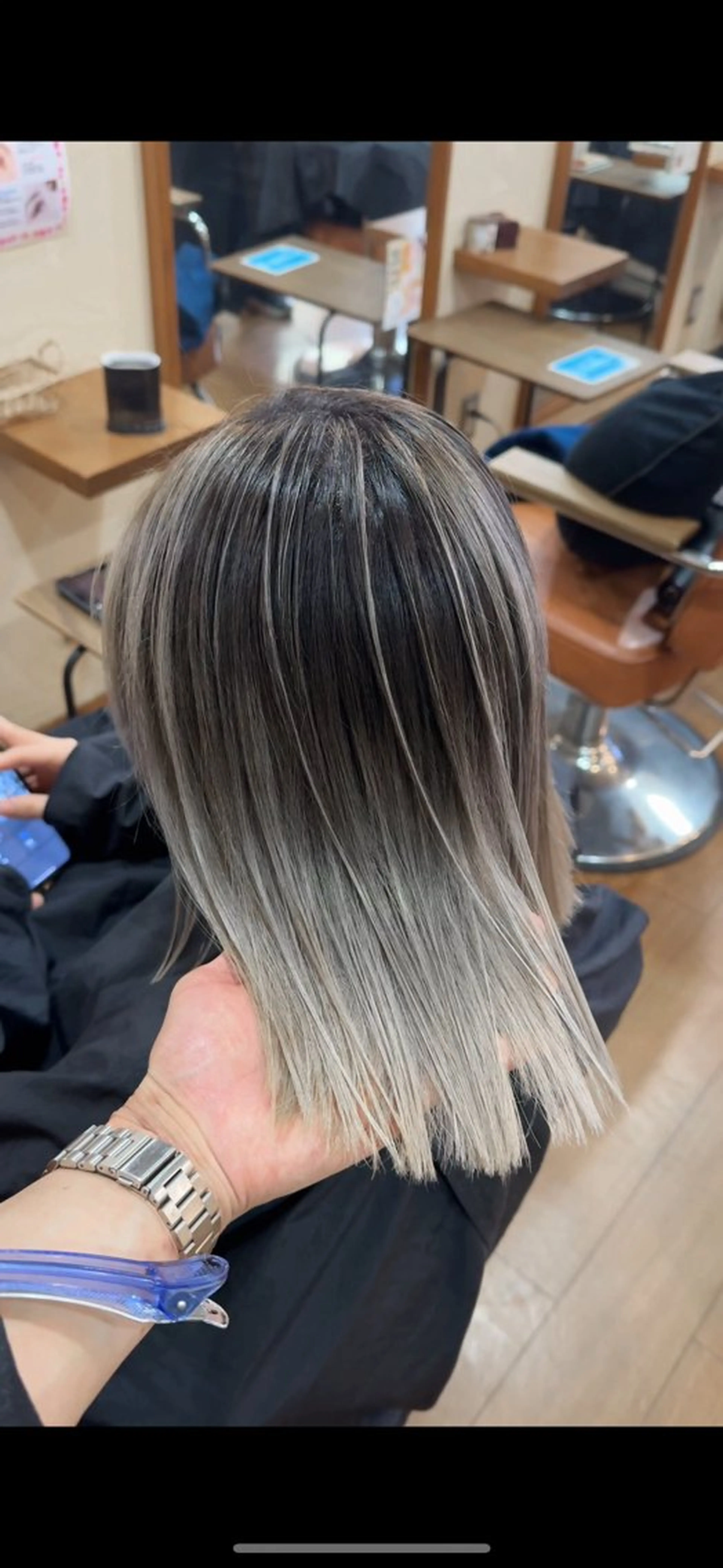 ミディアム レイヤーカット 坂井 琉生のヘアスタイル