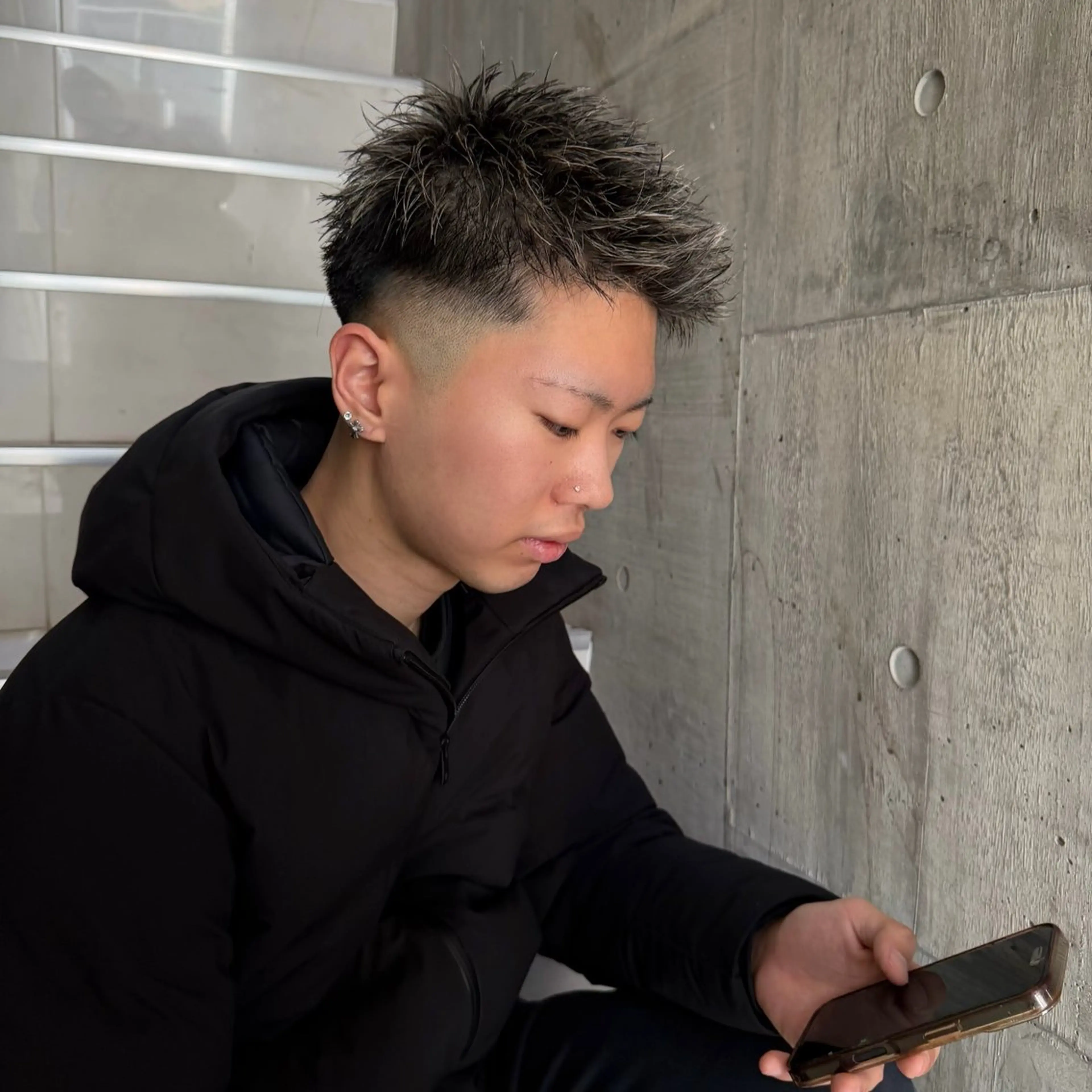 カラー メンズ フェードカット メンズハイライト メンズメッシュ モヒカン ハイライトカラー カット ヘアカラー トリートメント メンズ特化/パーマ/ メッシュ/竜成のヘアスタイル