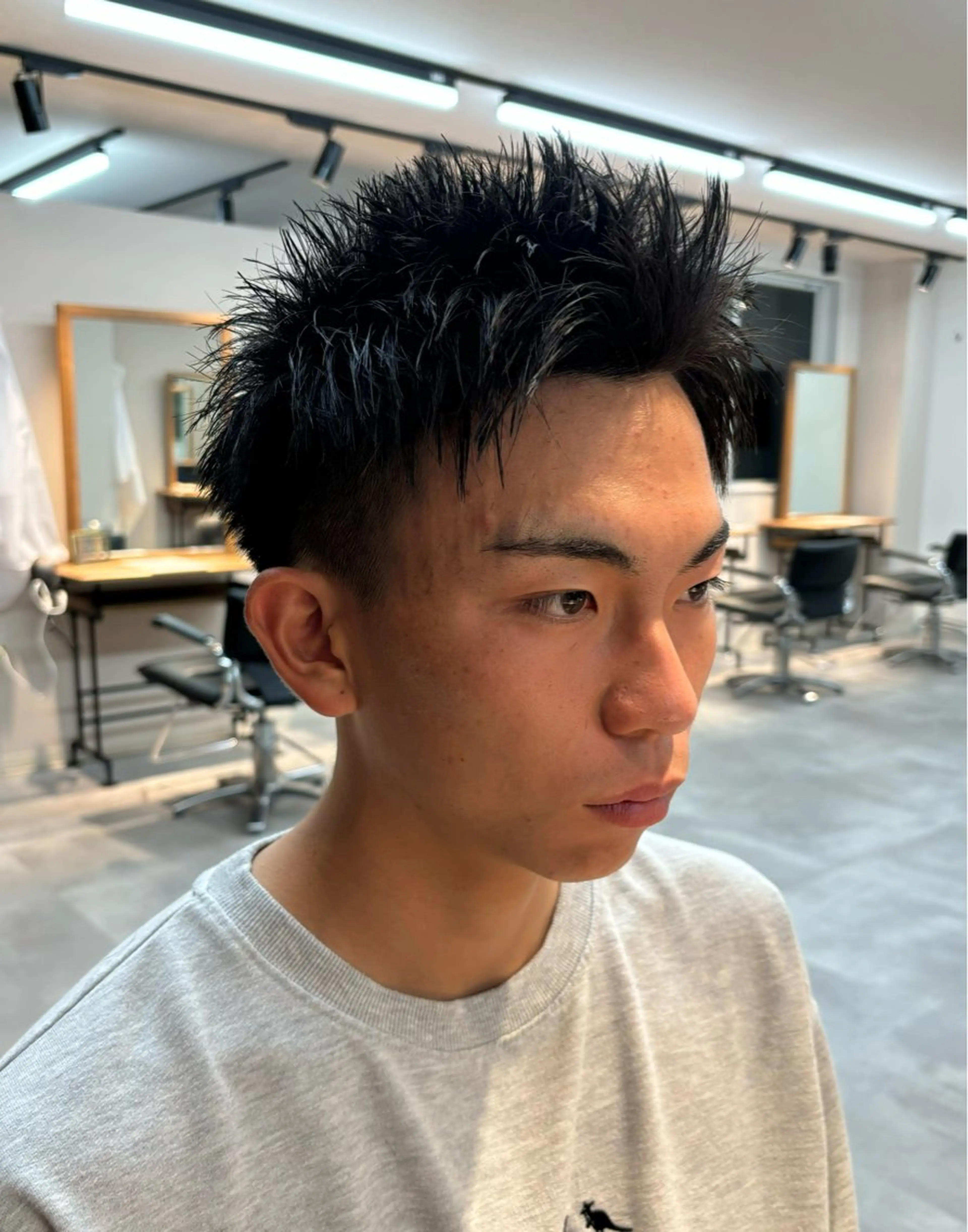 メンズ スパイキーショート カット フェザーパーマ/韓国 /メンズカット保立のヘアスタイル