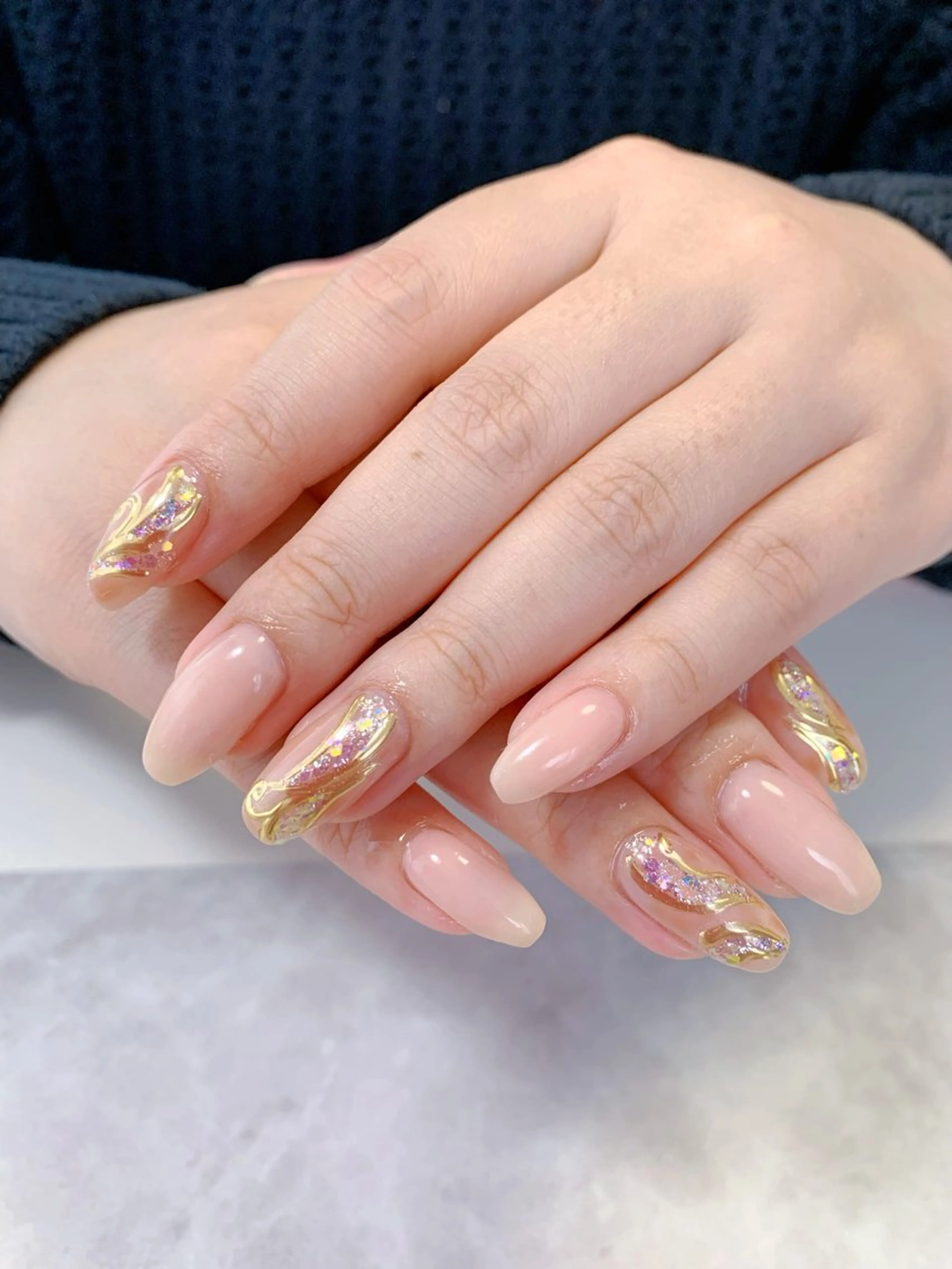 ロング/爪の長さ/爪の形を整えた後根元から 2.0cm​〜​2.5cmの長さある方の写真