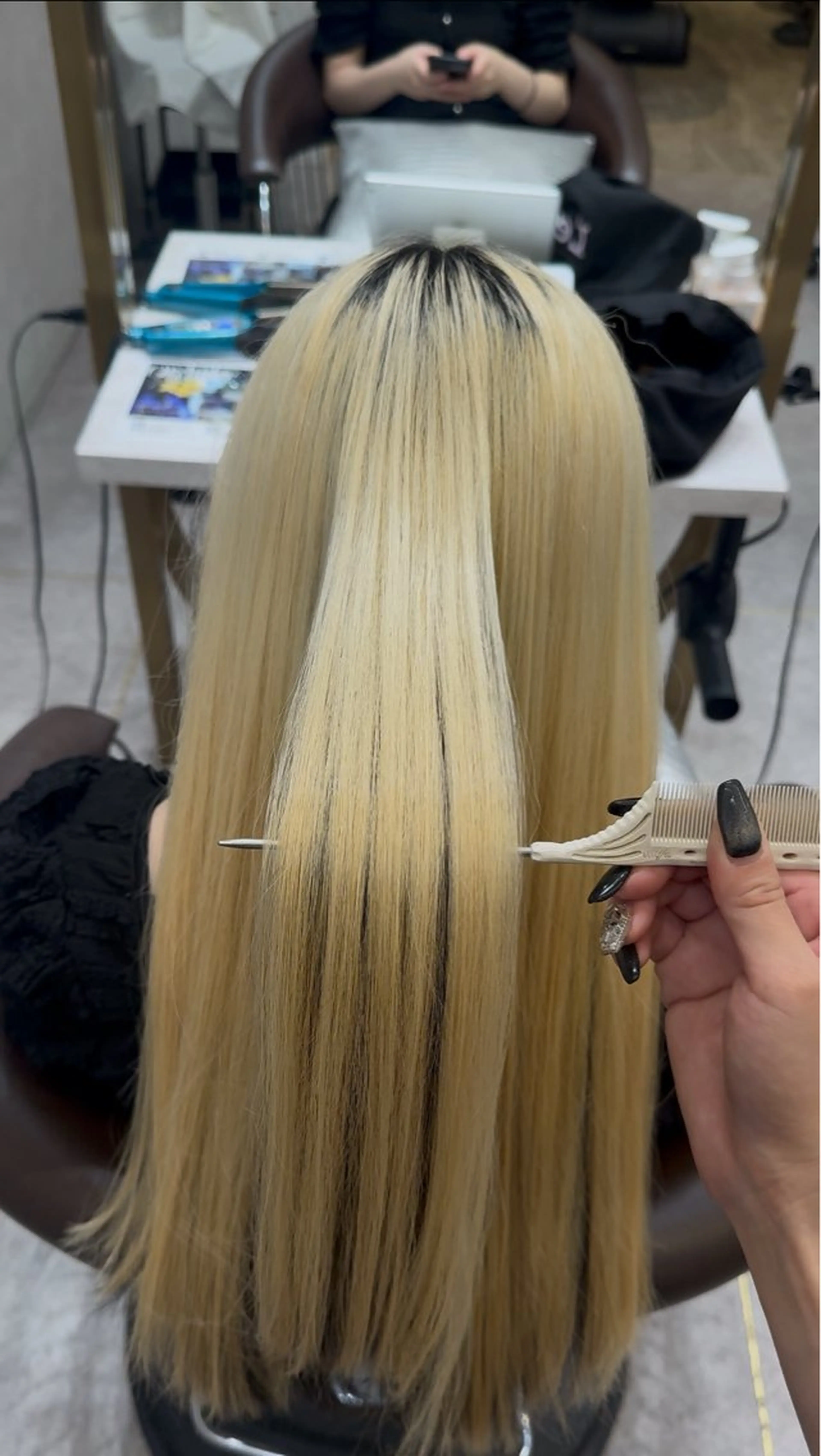 ロング トリートメント Nanami / ベージュ/グレージュのヘアスタイル