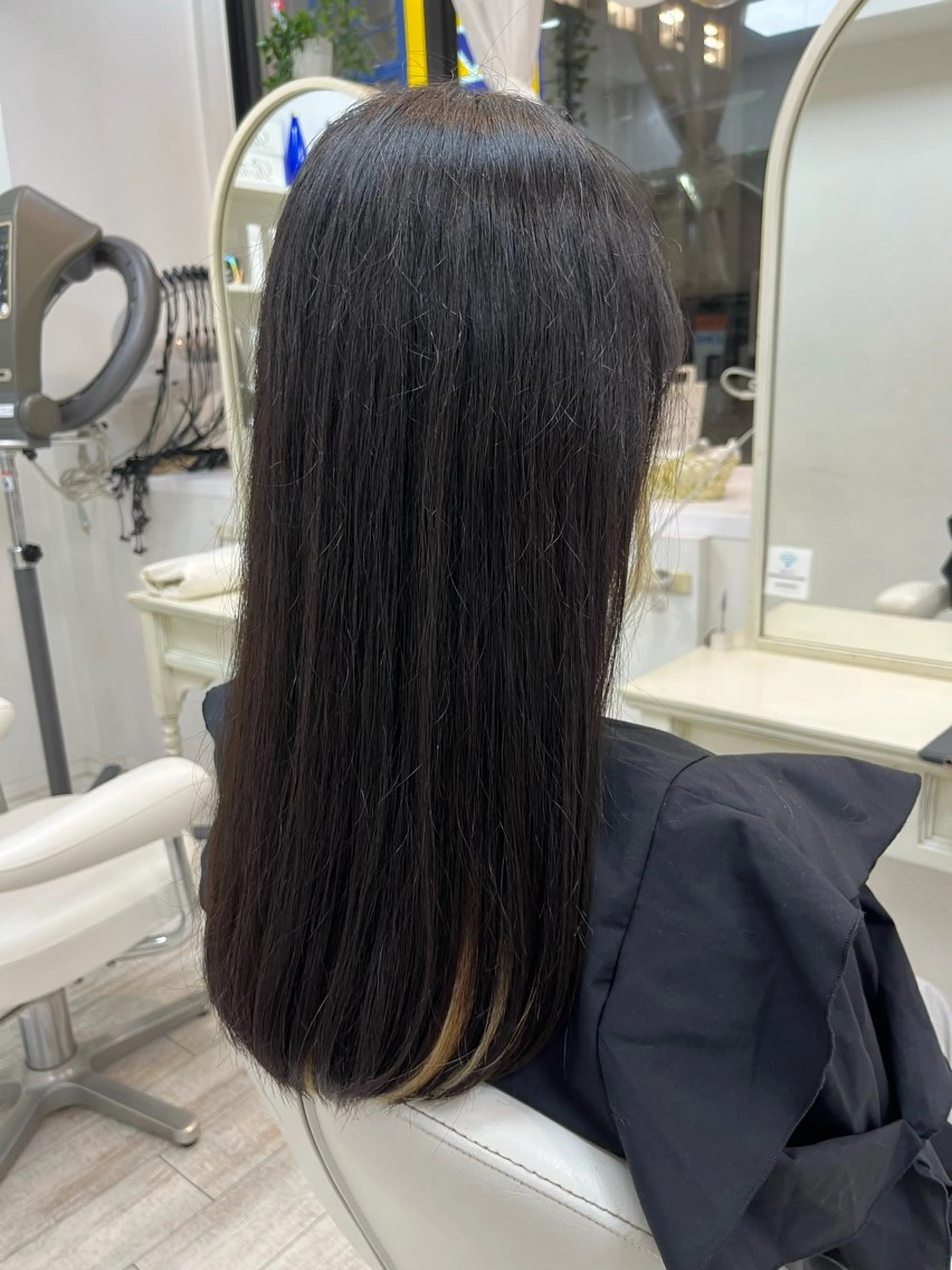 ロング 岡崎 嶺のヘアスタイル