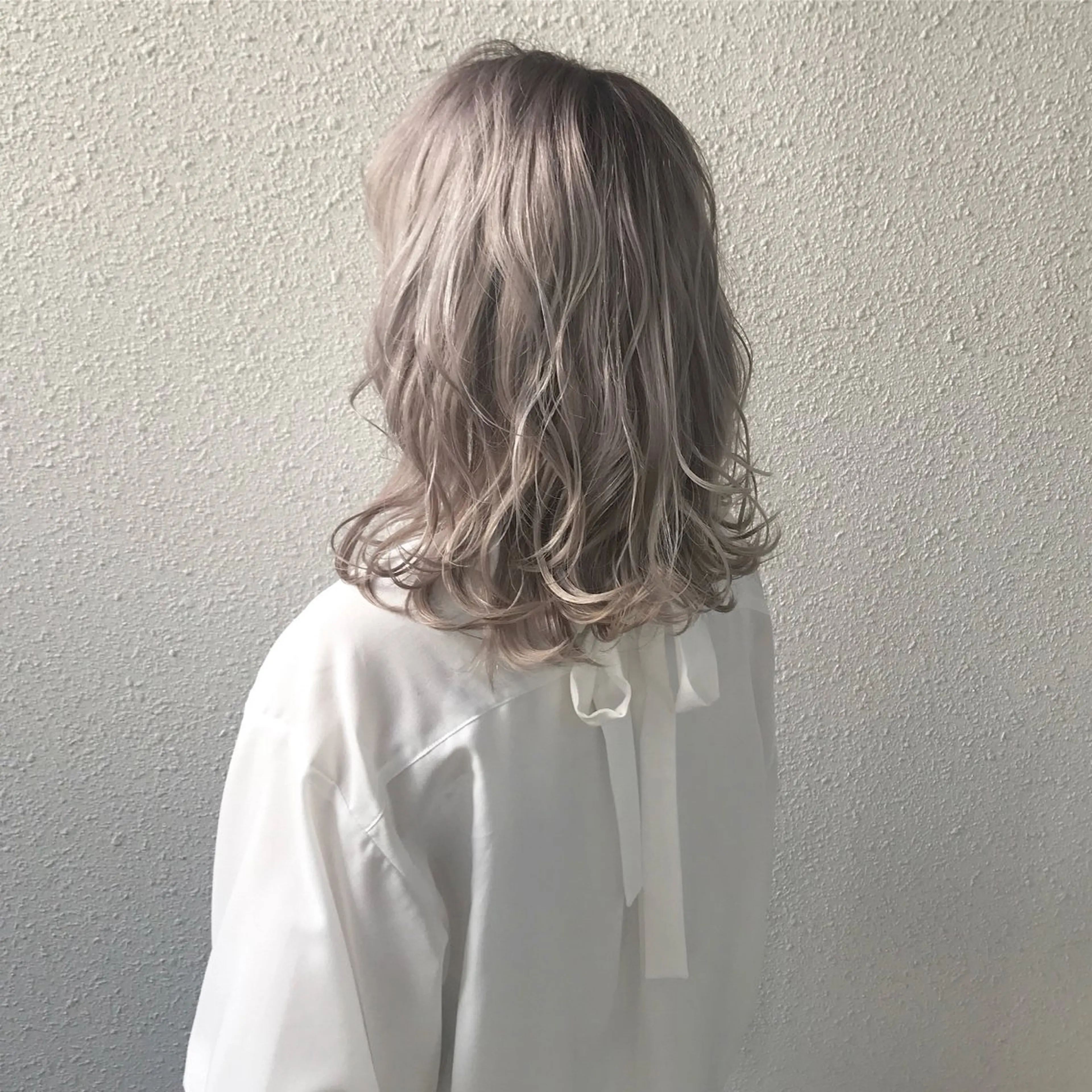 ミディアム カラー グレージュ ヘアカラー トリートメント CHERIEブリーチ ダブルカラー　天神のヘアスタイル