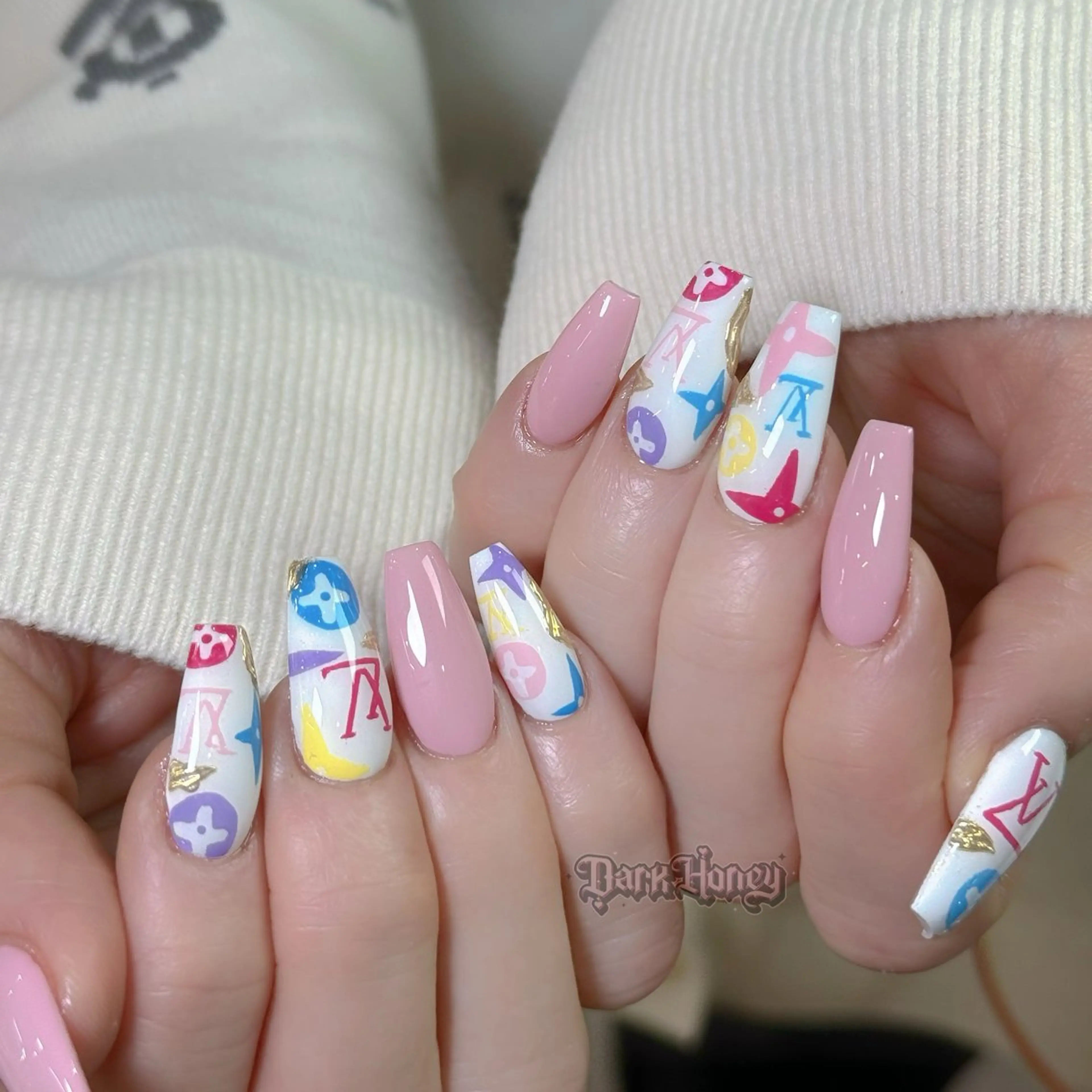 ネイル ハンドネイル Dark honey スカルプ専門原宿店のネイルデザイン