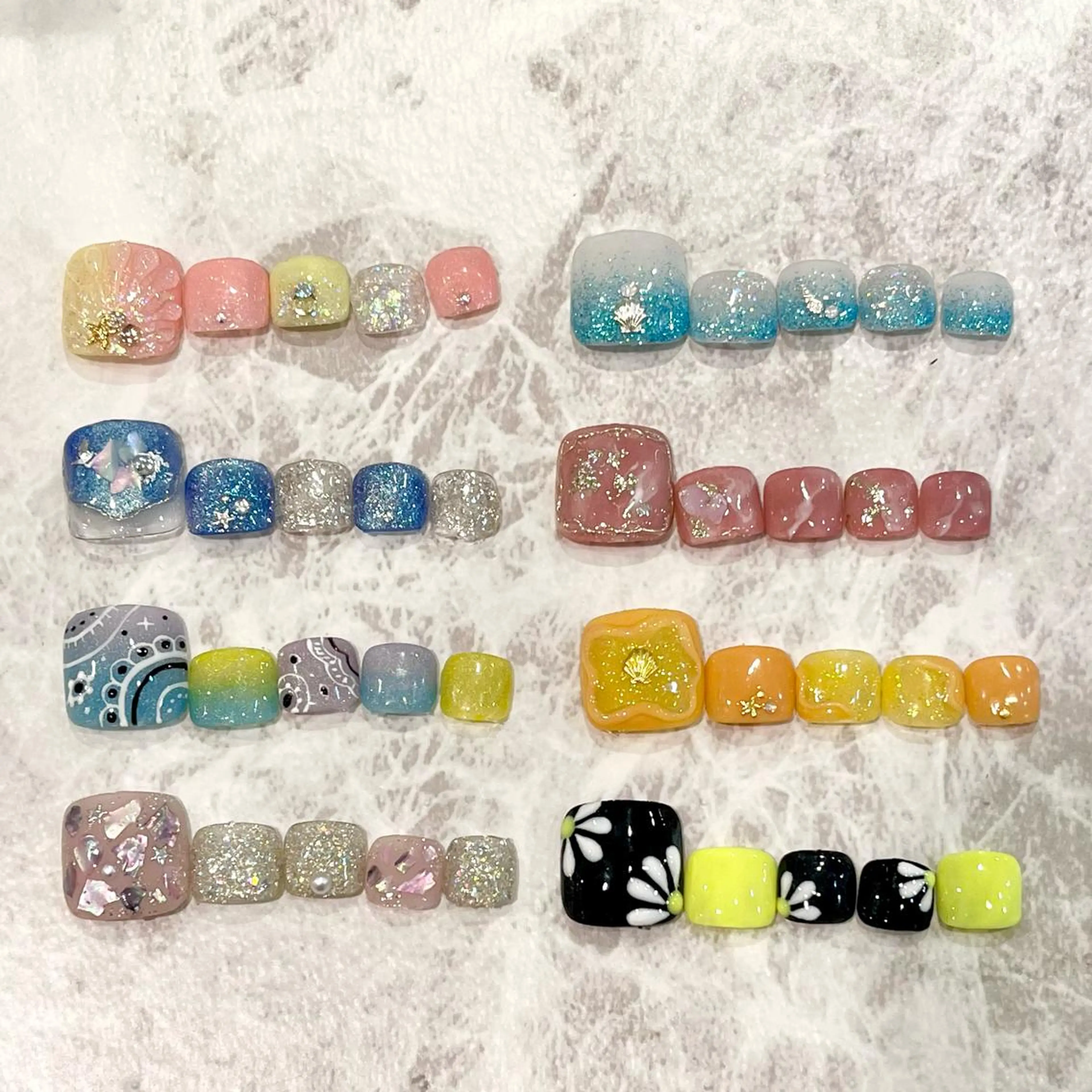 ネイル フラワーネイル フットネイル キラキラネイル 夏ネイル para ☀︎ sol by BECK所属・Para Sol nail　Maoのネイルデザイン