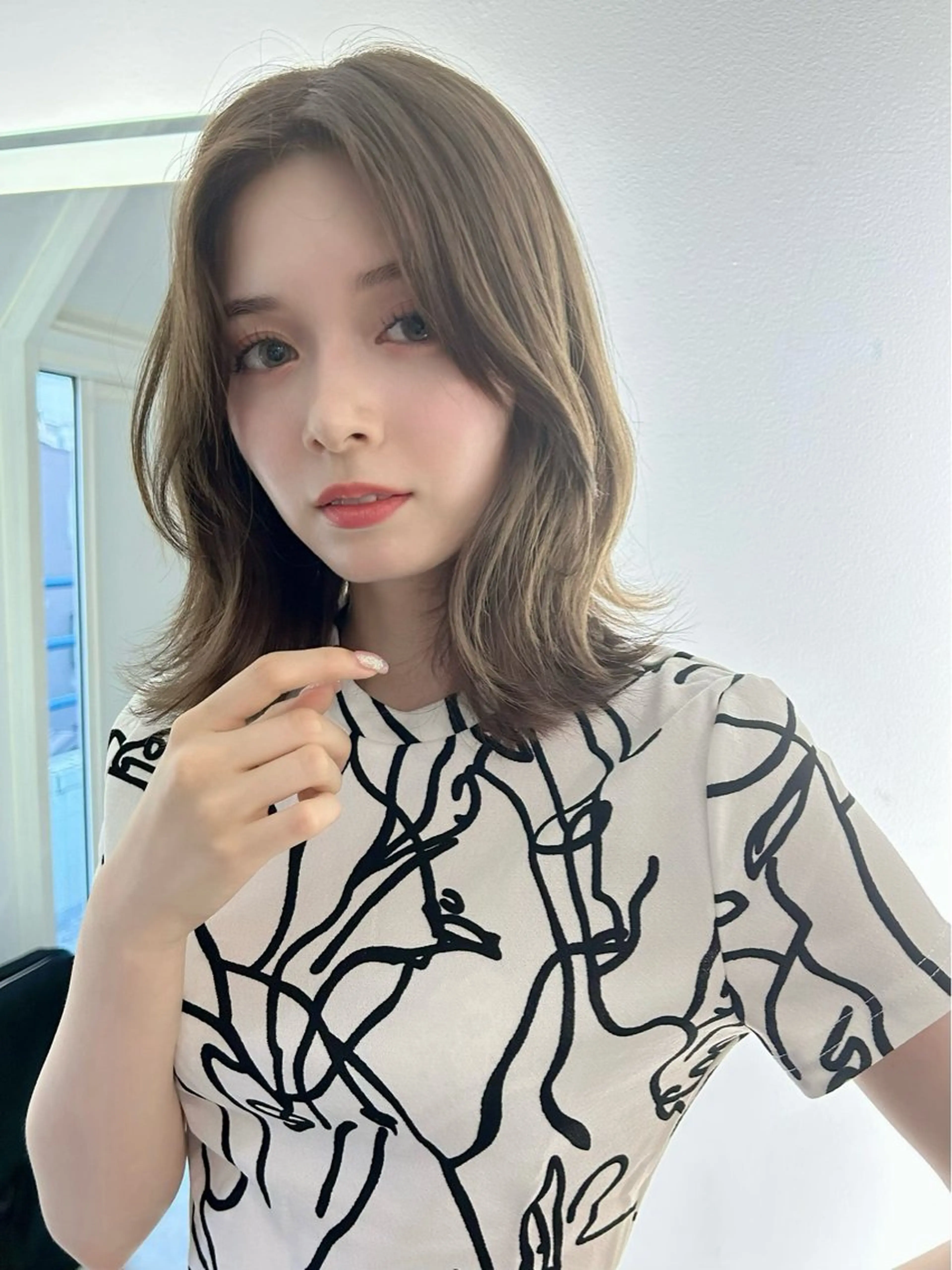 ミディアム カラー ミディアムレイヤー ベージュカラー フォギーベージュ レイヤーカット 艶髪/モテヘア🎀 MIHOのヘアスタイル