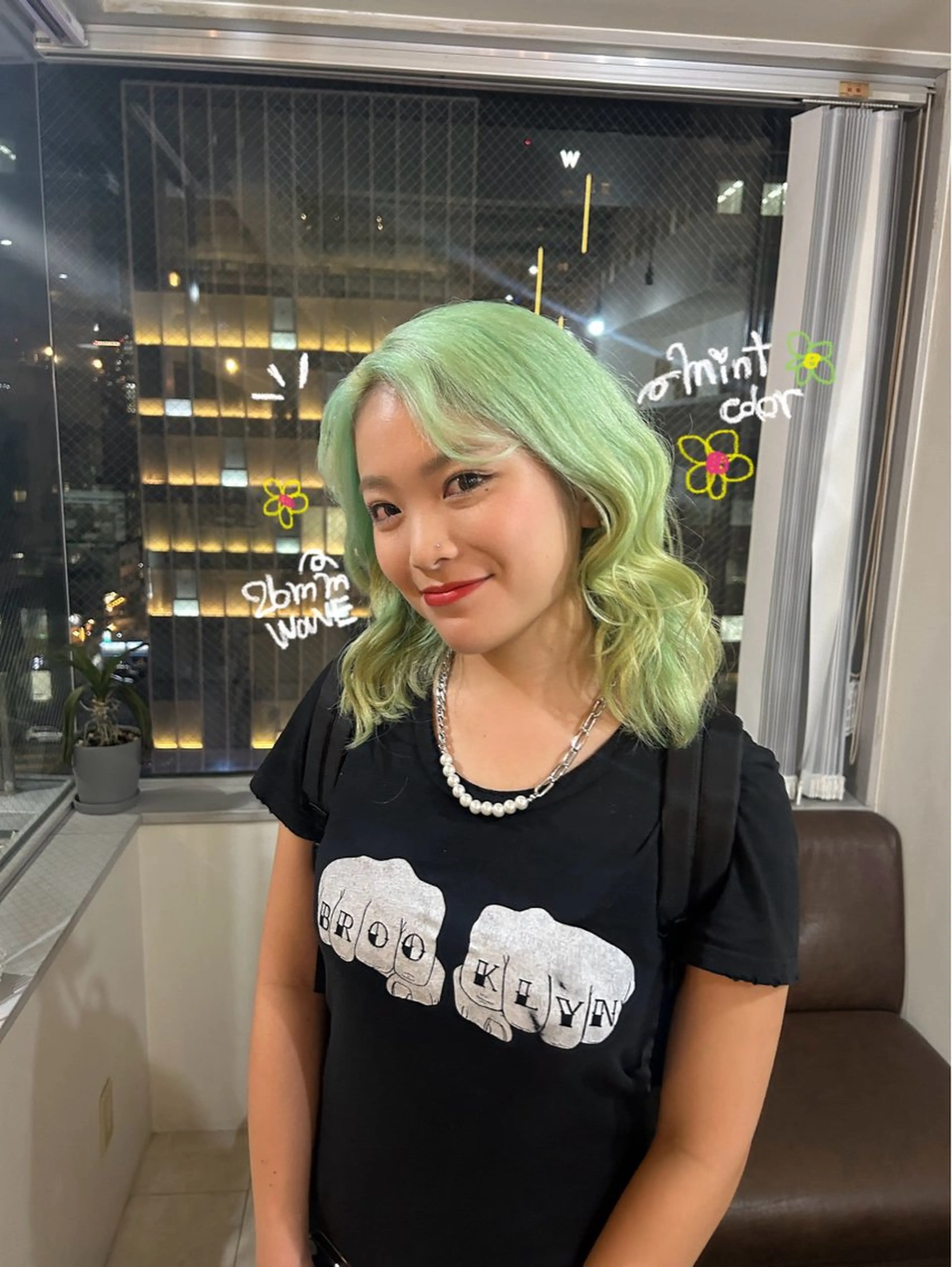 セミロング Maho/海外 レイヤー/ハイトーンのヘアスタイル