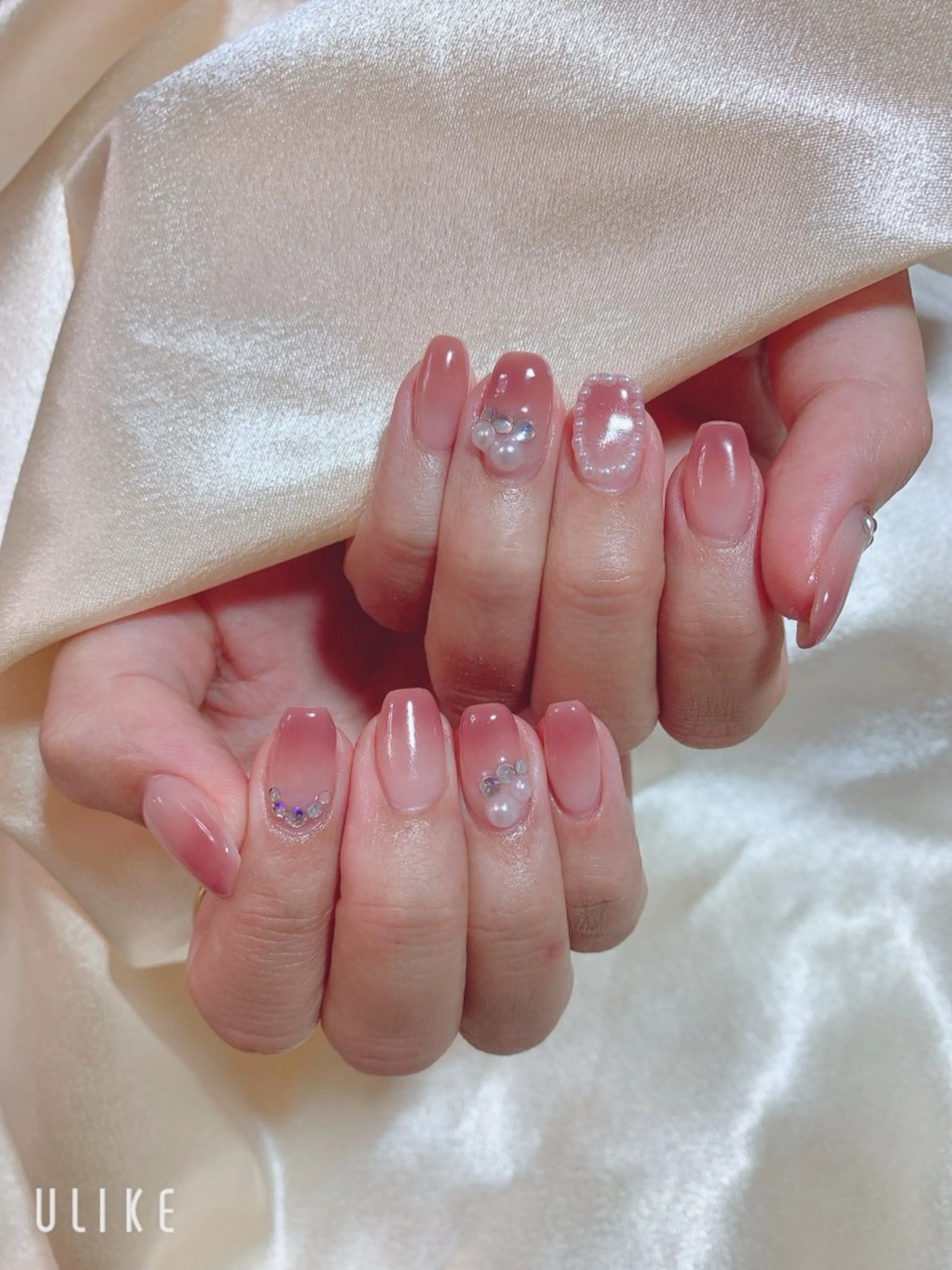 ネイル 桜ネイル フットネイル ジェルネイル ラメ(グリッター) ラメグラデーション ハンドネイル ネイルサロンAiri 長さ出し·シンプルのネイルデザイン