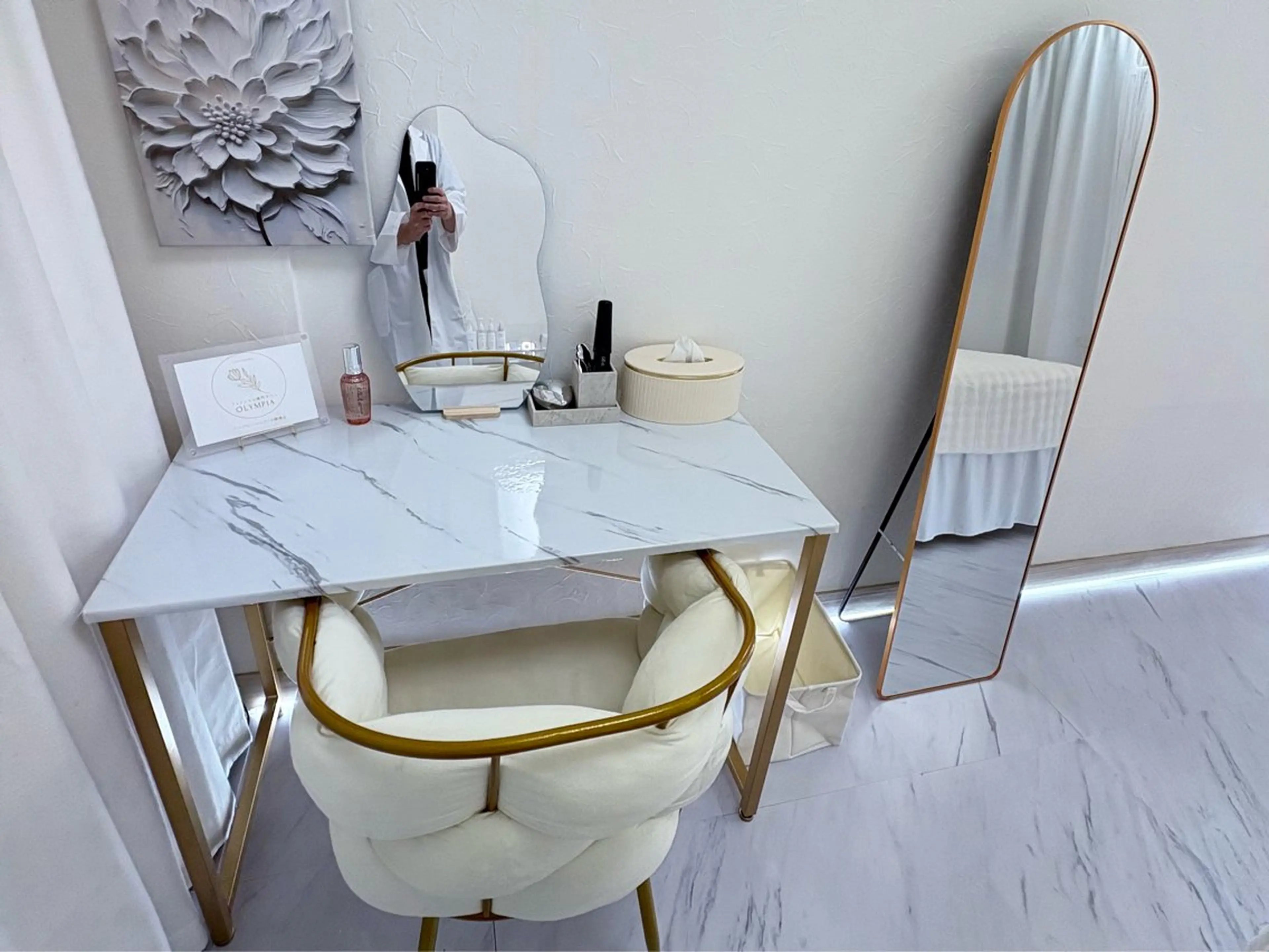 OLYMPIA所属・OLYMPIA 小顔 ハーブピーリングのエステ・リラクイメージ