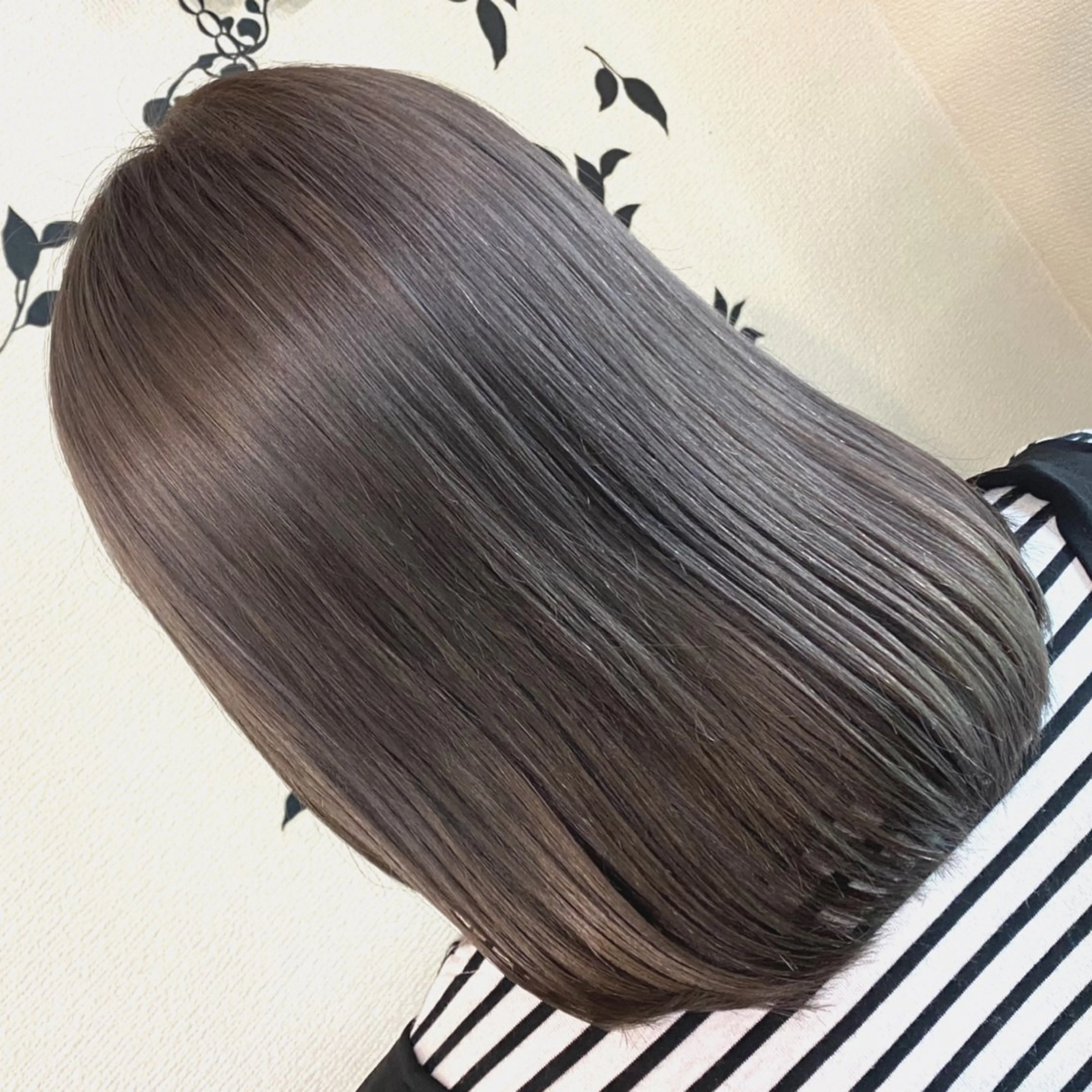 ミディアム カラー アディクシーカラー ブリーチ グレージュ ナガハマ美容室所属・ナガハマ ミカのヘアスタイル