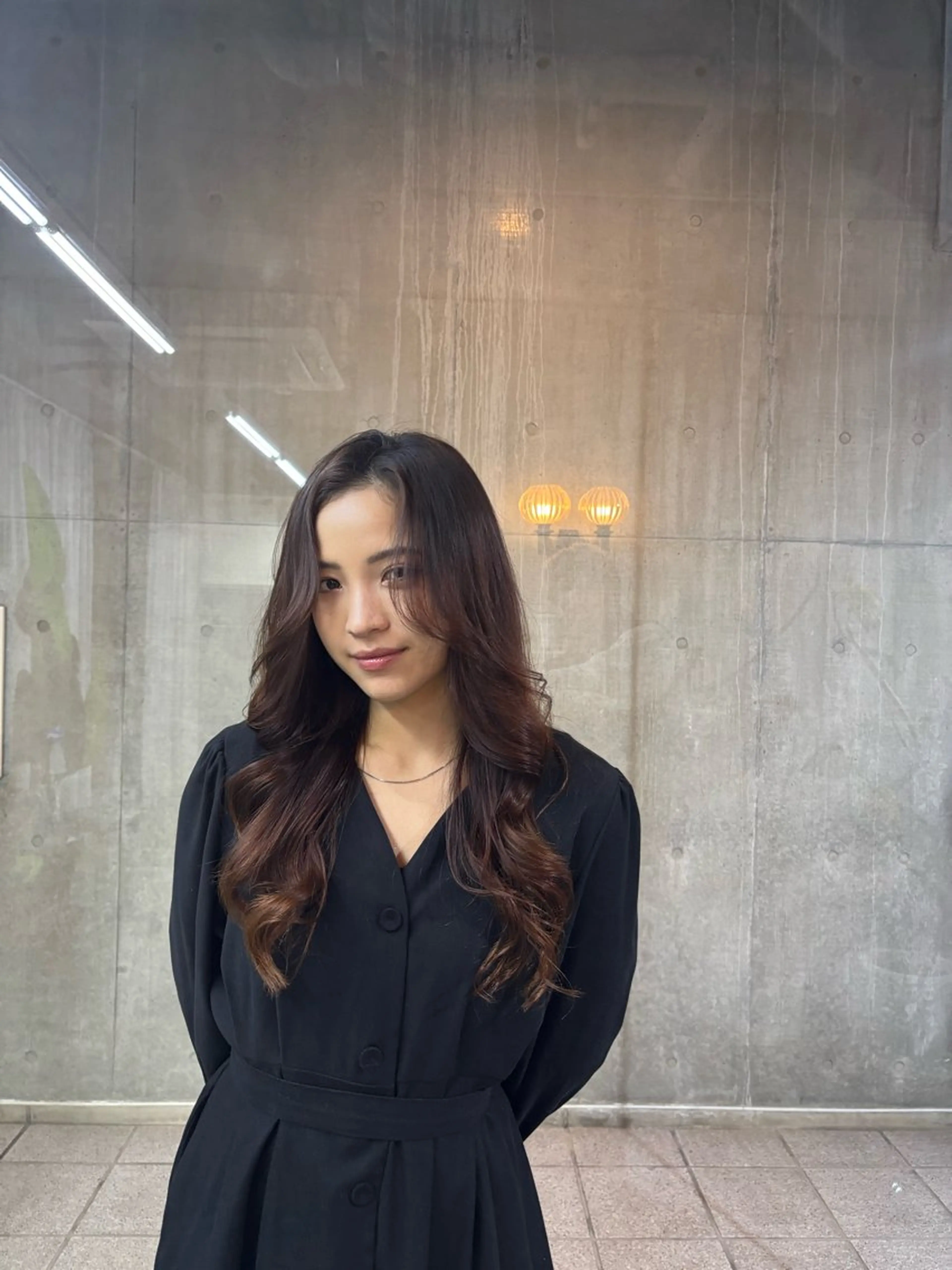 ロング レイヤーカット Dice朋生/美髪/ 白髪ぼかし/ブリーチのヘアスタイル