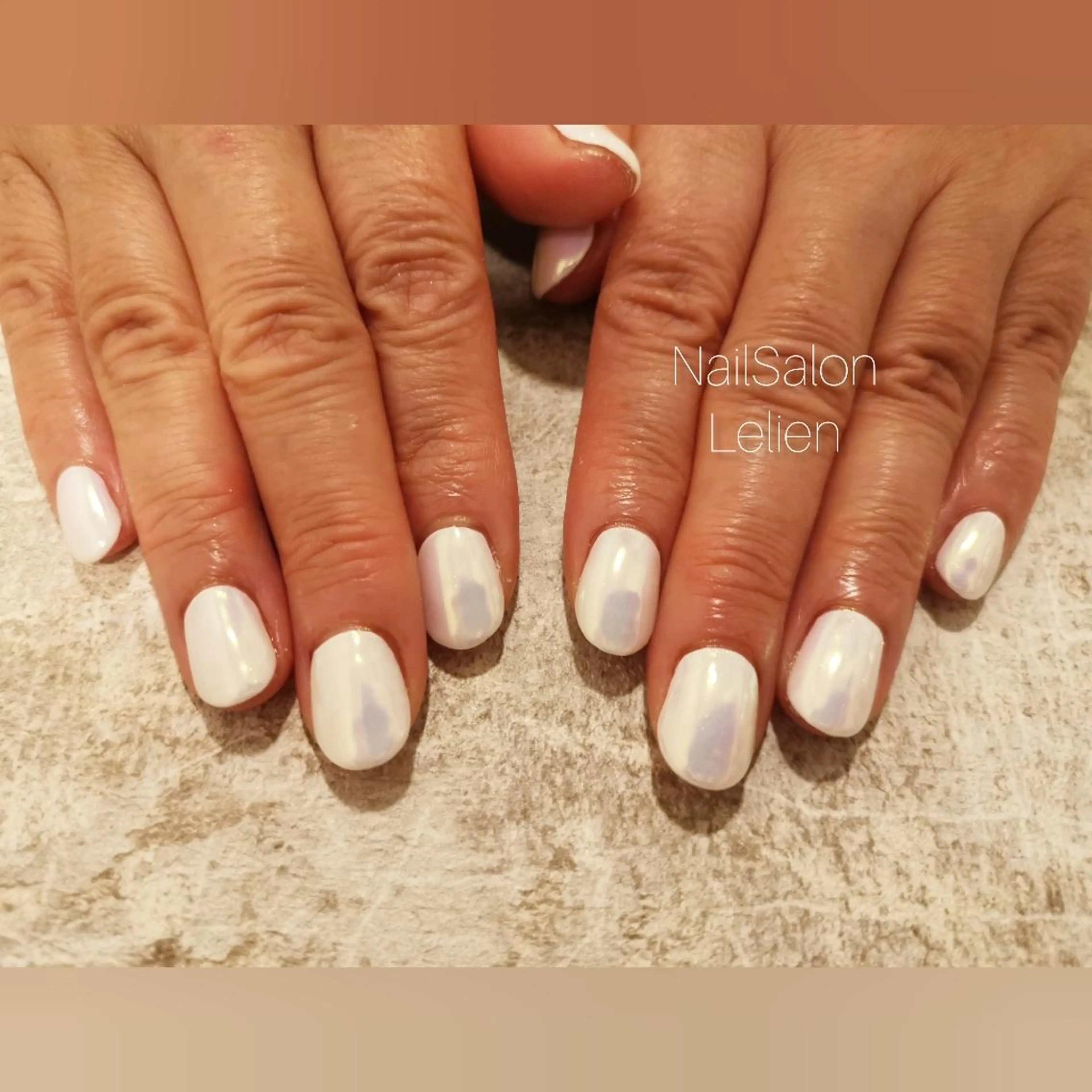 ネイル ミラーネイル ホワイト ハンドネイル 人気エリア💖完全個室【ルリエ】所属・ネイルサロン Lelienルリエのネイルデザイン