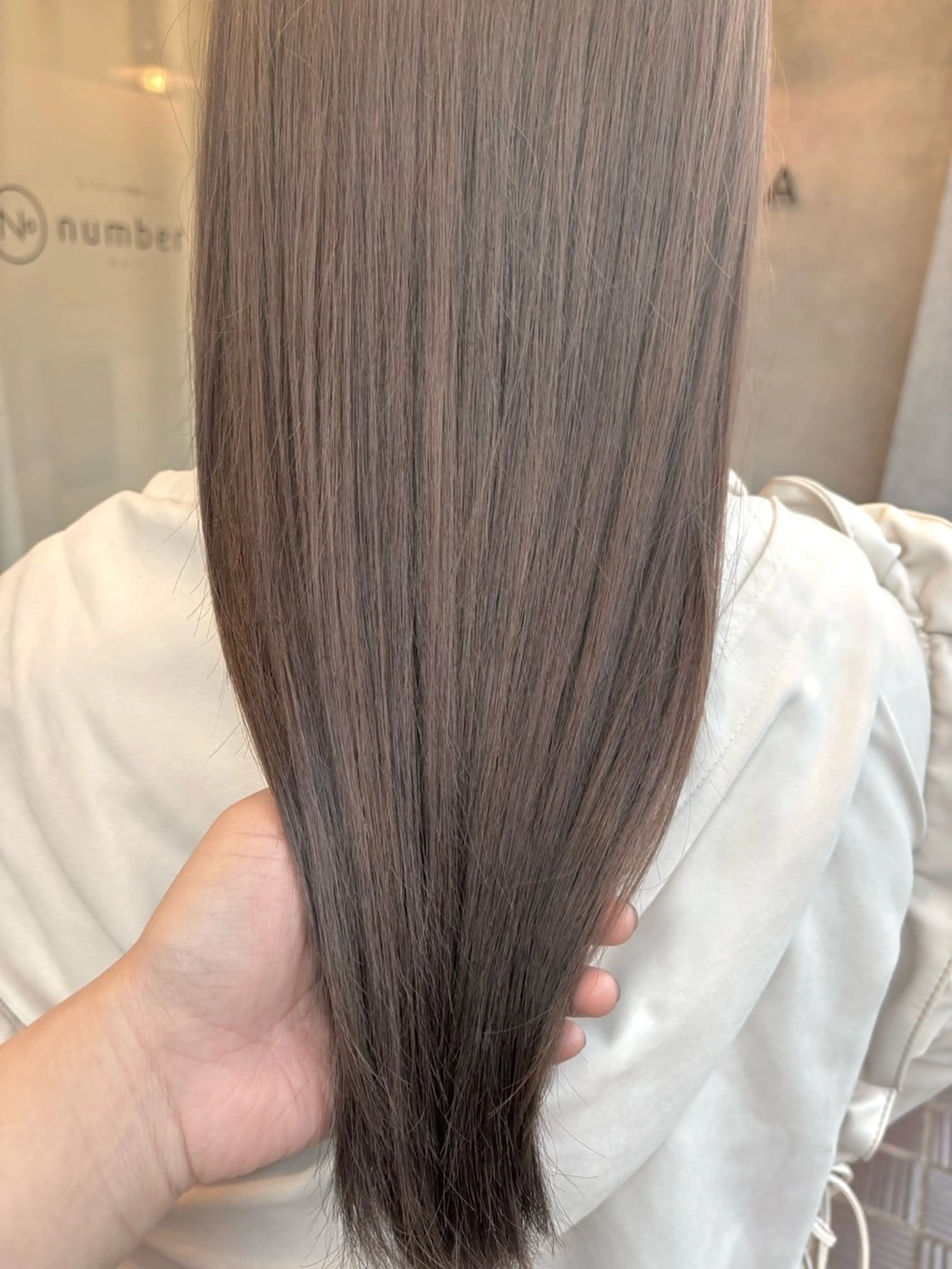 セミロング カラー カット ヘアカラー N° jillva 腰山 菜々美のヘアスタイル