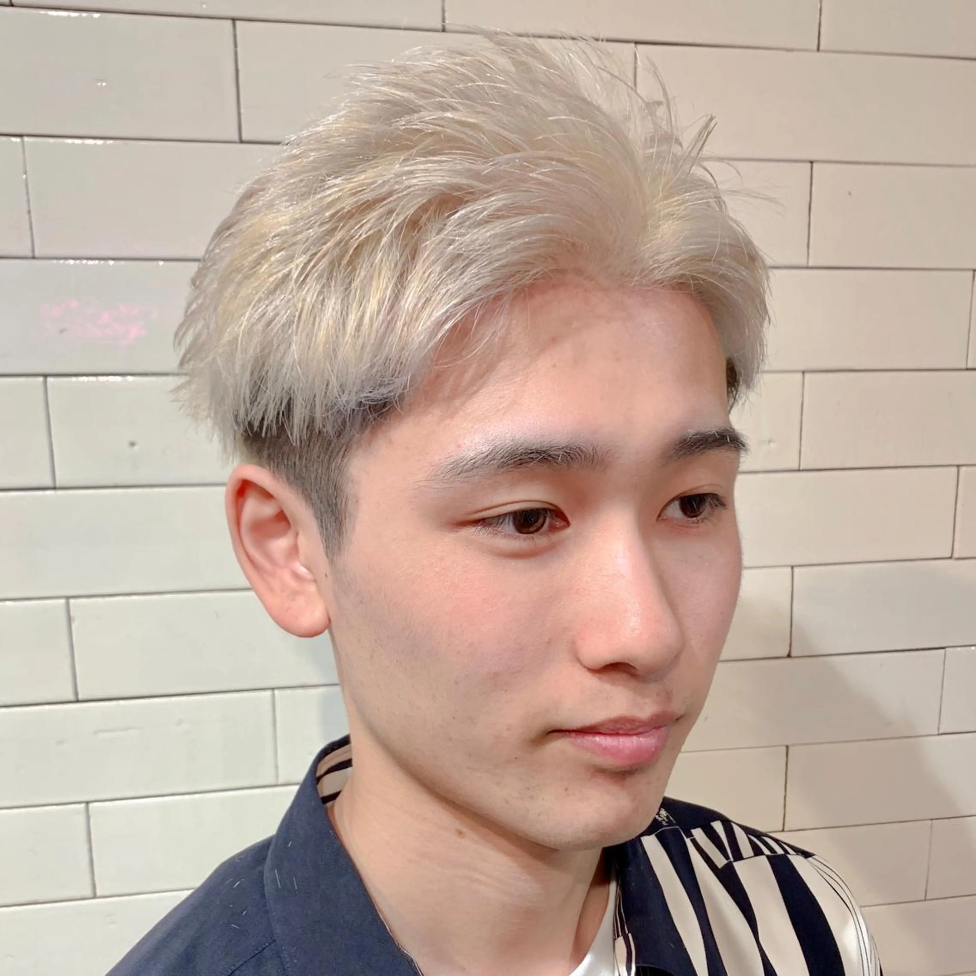 ショート カラー ヘアアレンジ メンズ メンズブリーチ ベージュカラー ブリーチ ホワイトベージュ 🦋レイヤーカット ミドリカワ🦋のヘアスタイル