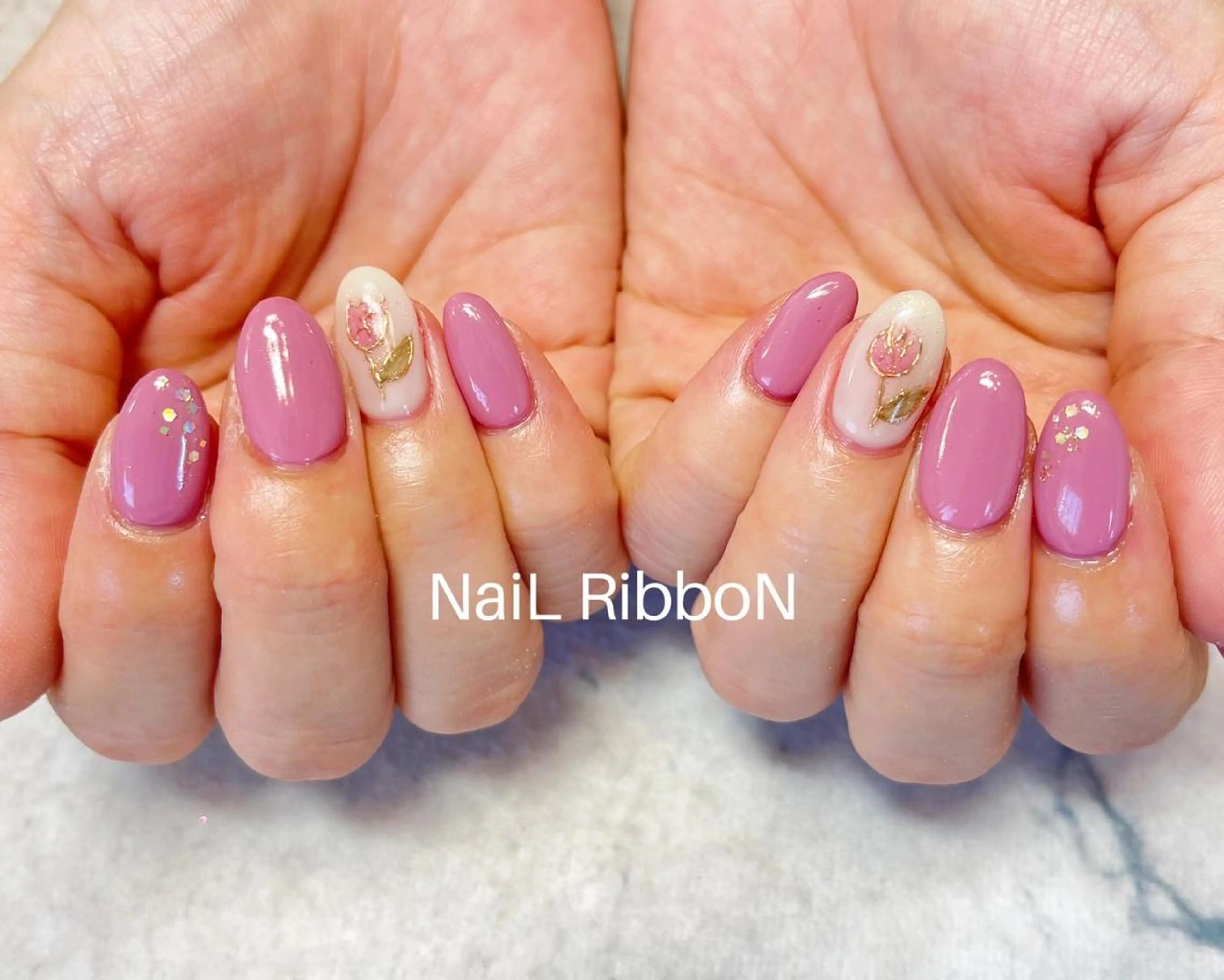 ネイル ネイルリボン 受付スタッフのネイルデザイン