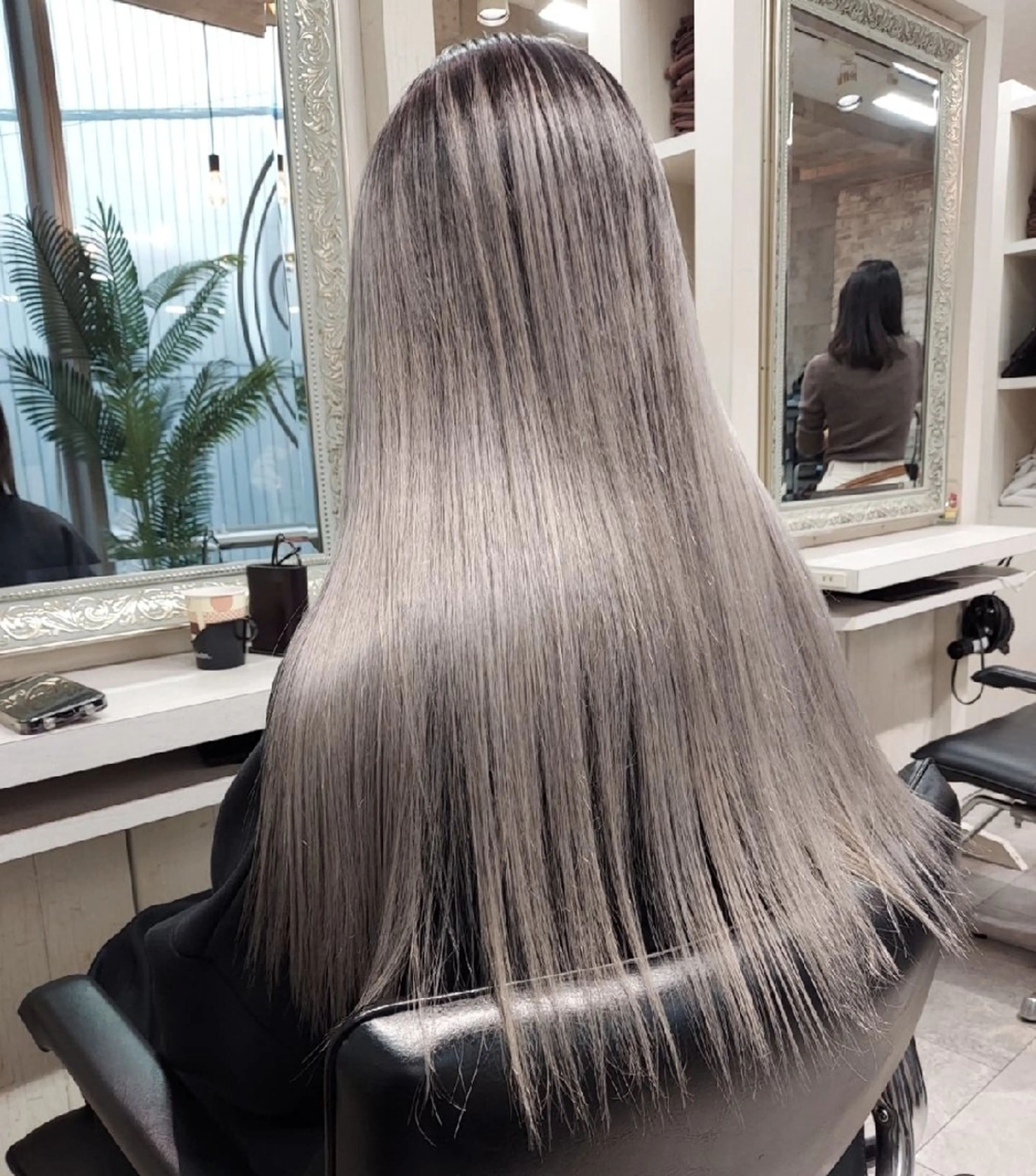 ロング カラー バレイヤージュ シルバー レイヤーカット ヘアカラー トリートメント grow上野御徒町【グロウ】所属・ブリーチ・ハイトーン 特化🎉内山のヘアスタイル