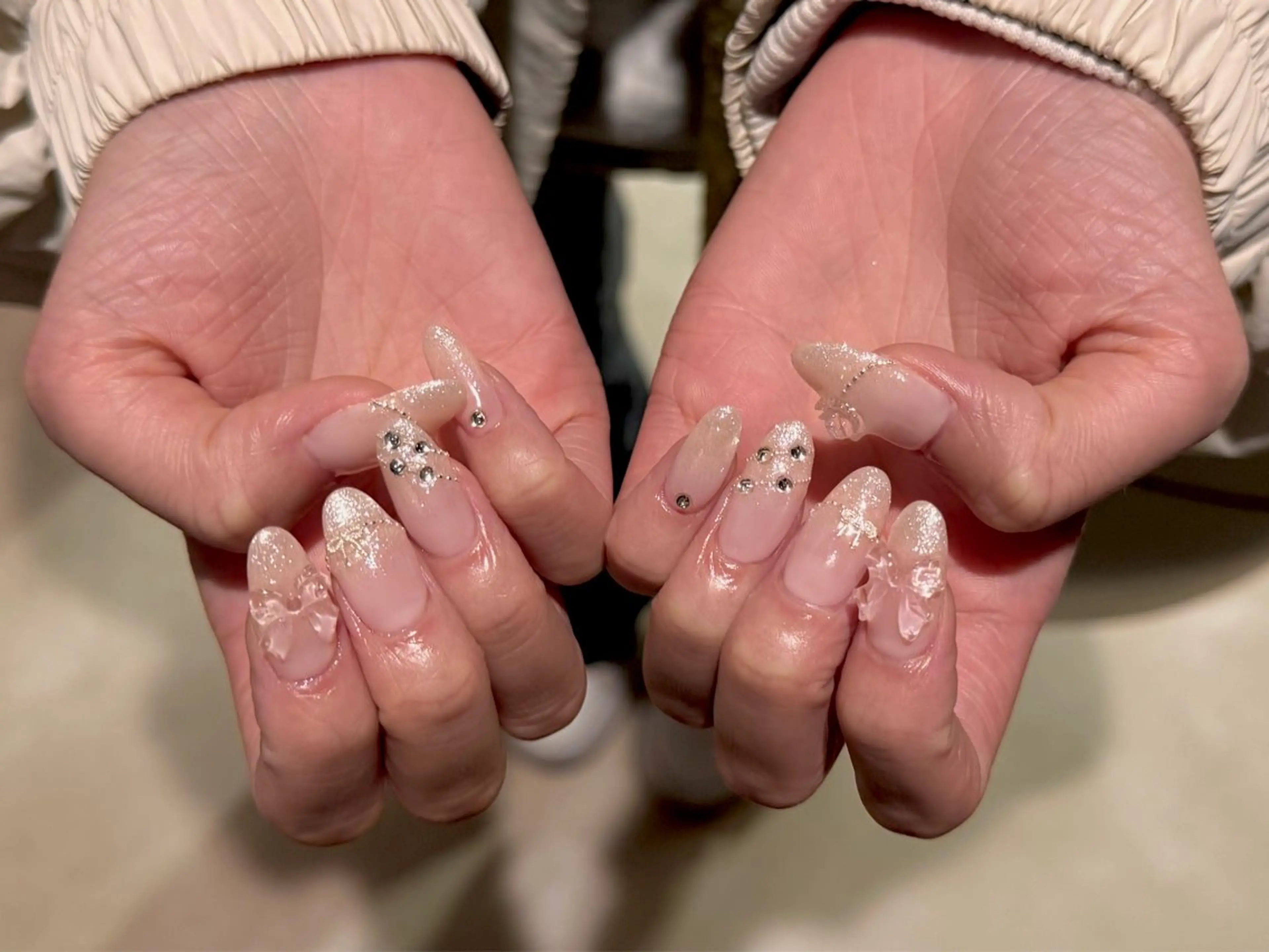 ネイル アートネイル フラワーネイル ラメ(グリッター) ニュアンスネイル ホワイト ハンドネイル チャ ミーのネイルデザイン