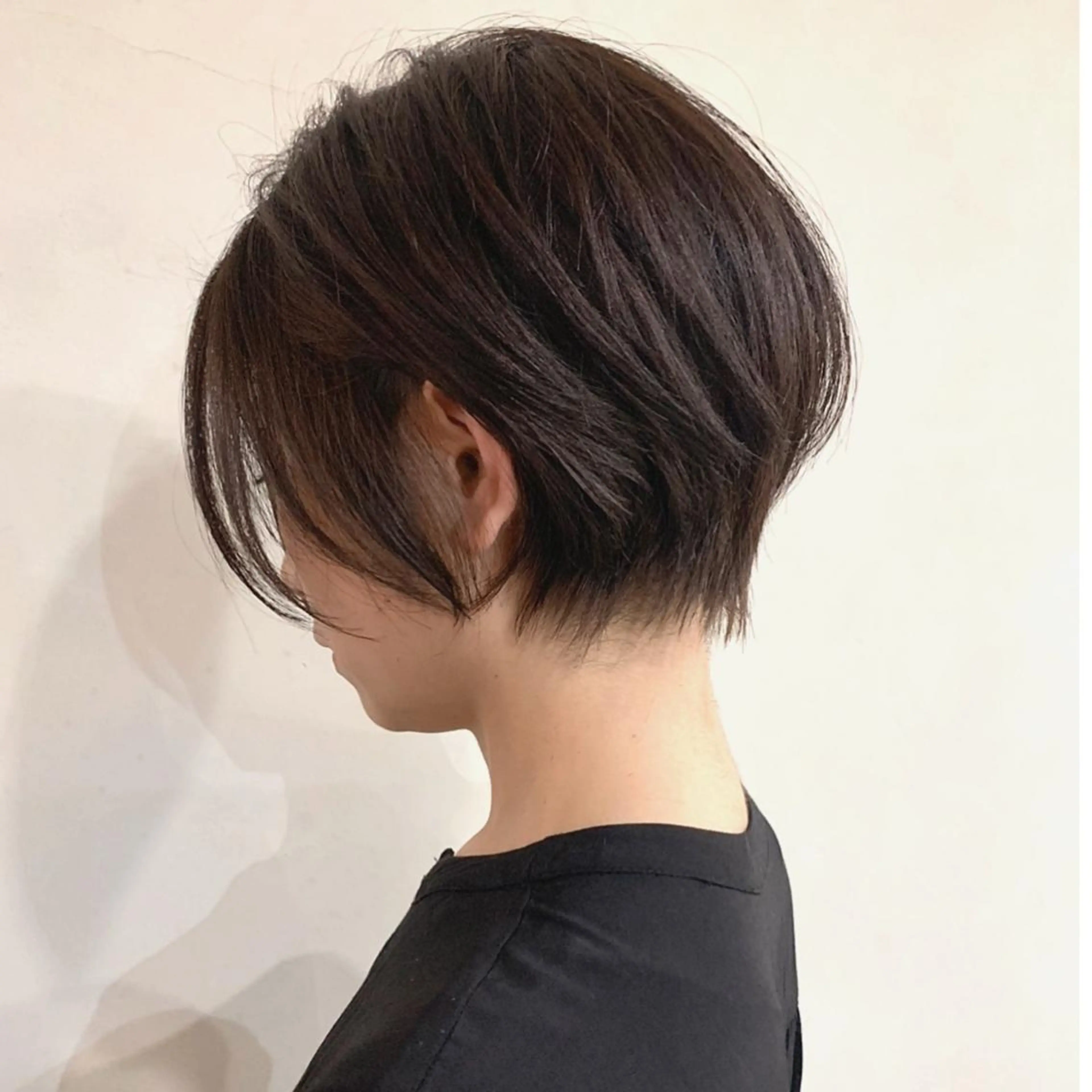 ショート カラー ショートボブ ハンサムショート 丸みショート デザインカラー ハイライトカラー カット ヘアカラー 京都大人女性ショート 徒歩1分/秋山のヘアスタイル