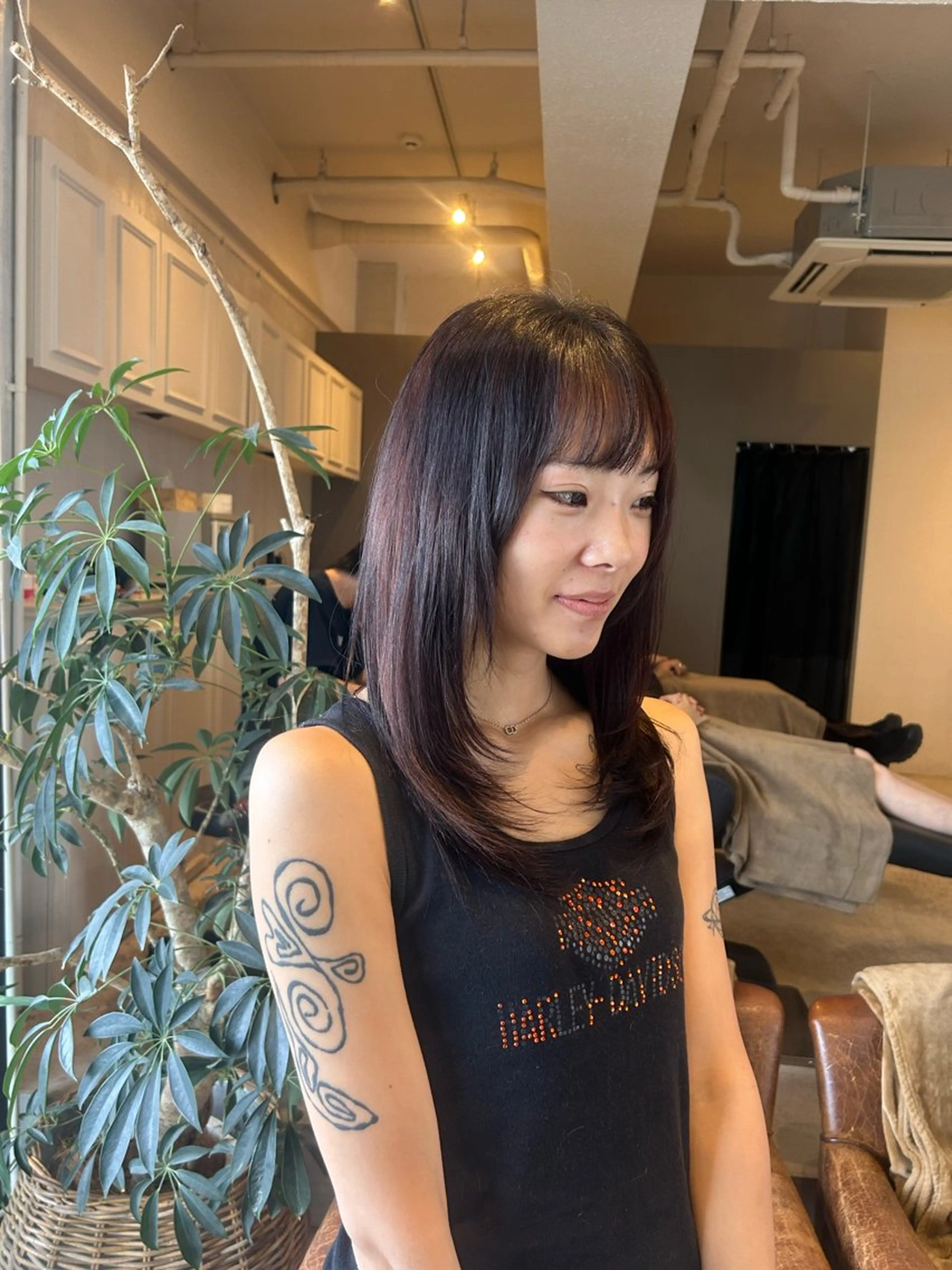 ミディアム カラー カット ヘアカラー トリートメント 髪質改善×ハイトーン レイヤー天神美容室のヘアスタイル