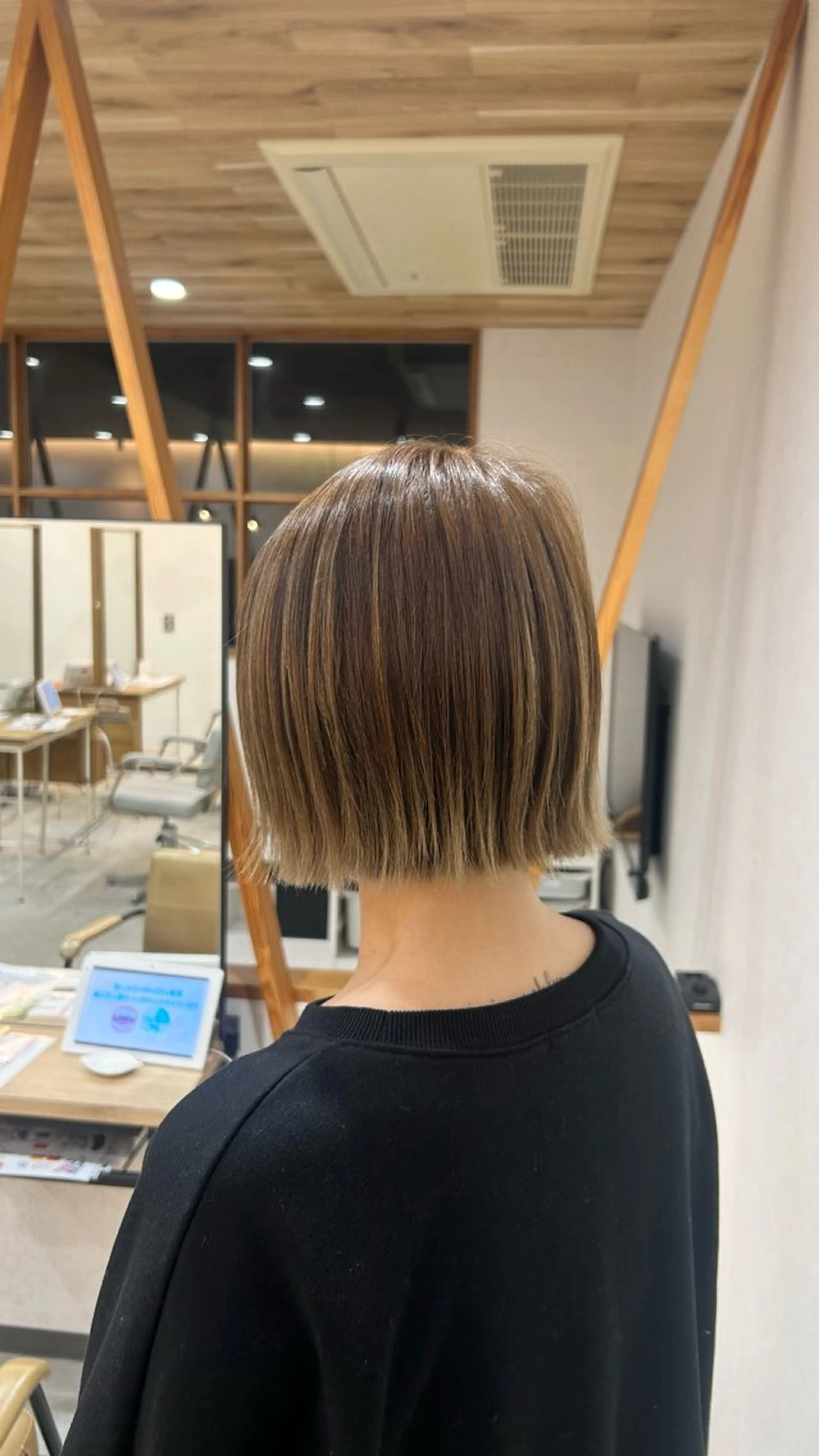 ショート カラー ボブ カット ヘアカラー 中村 仁美のヘアスタイル