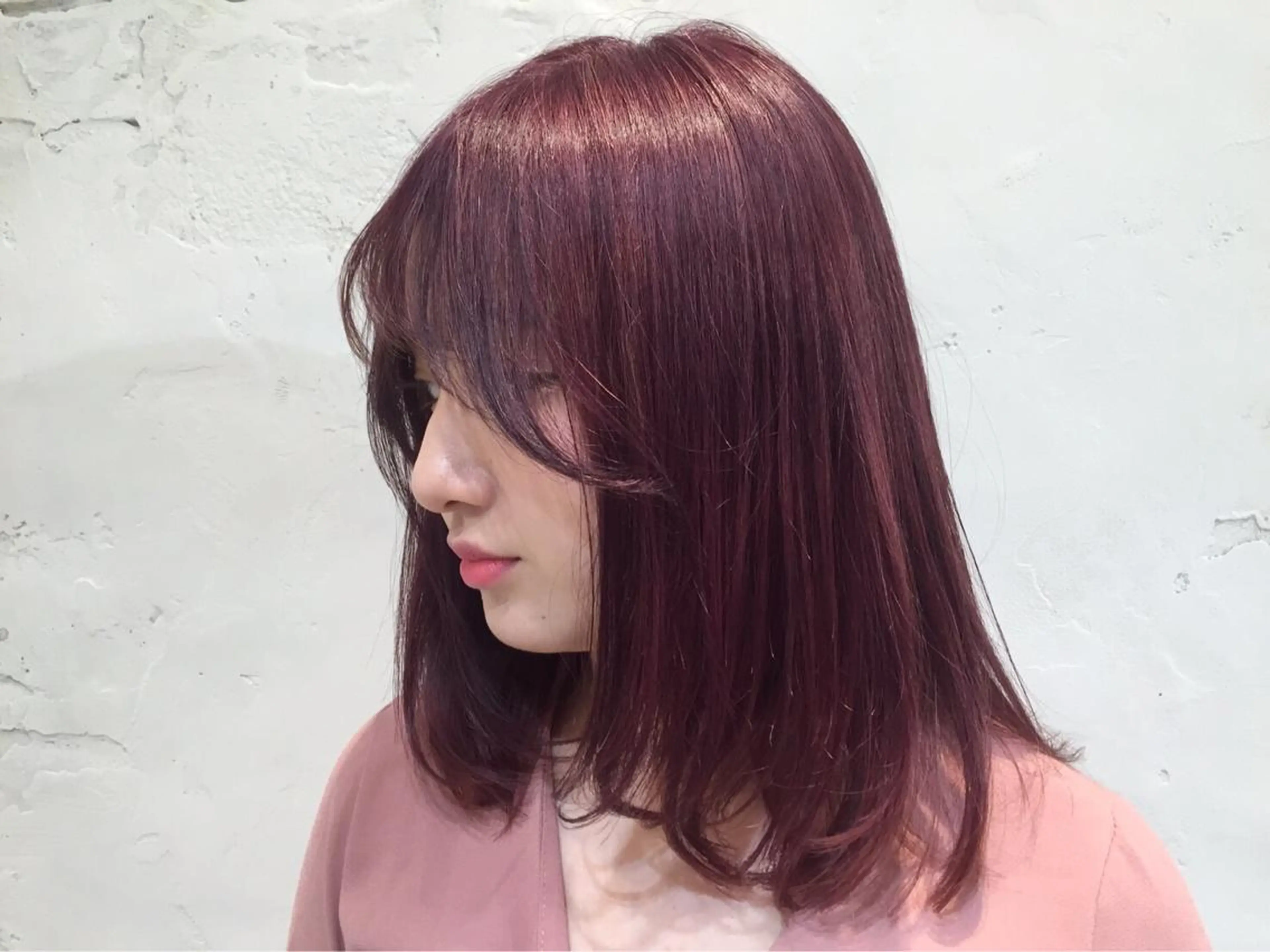 セミロング カラー ブリーチ ピンクカラー パープルカラー うる艶カラー 🫶🏼💭mikaのヘアスタイル