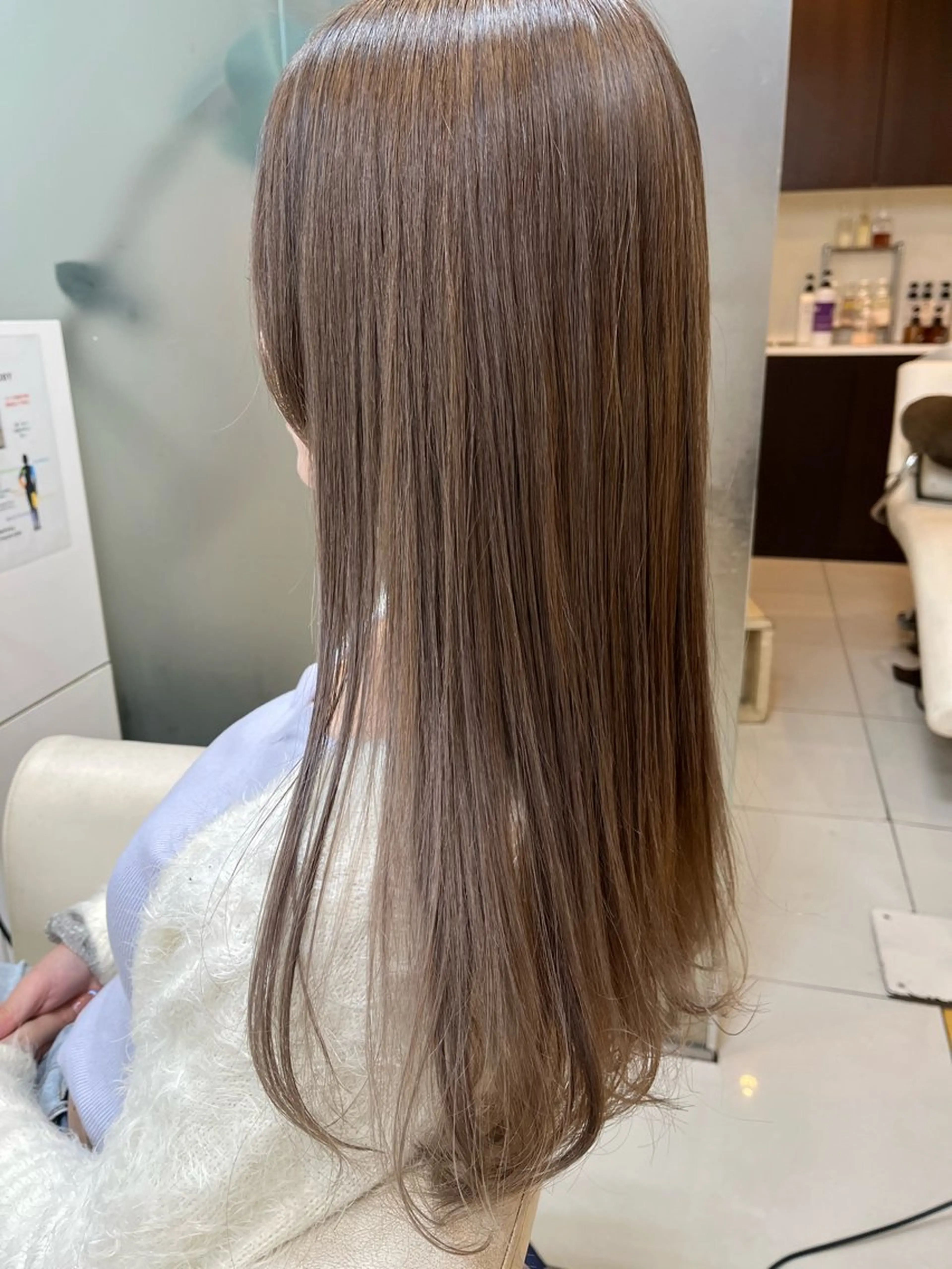 セミロング カラー ハイトーンカラー ヘアケアベースウィズ所属・柳川 玲也のヘアスタイル