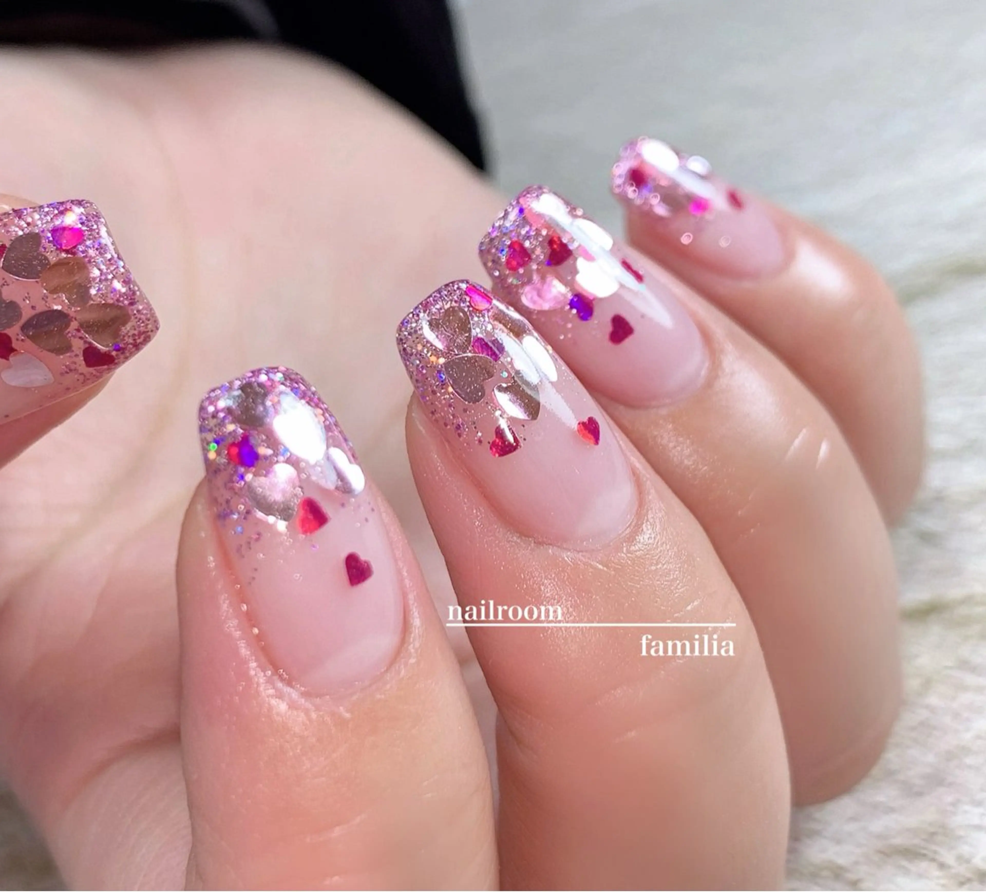 ネイル グラデーション ハート ホログラムネイル ラメ(グリッター) ラメグラデーション -nailroom- familiaのネイルデザイン