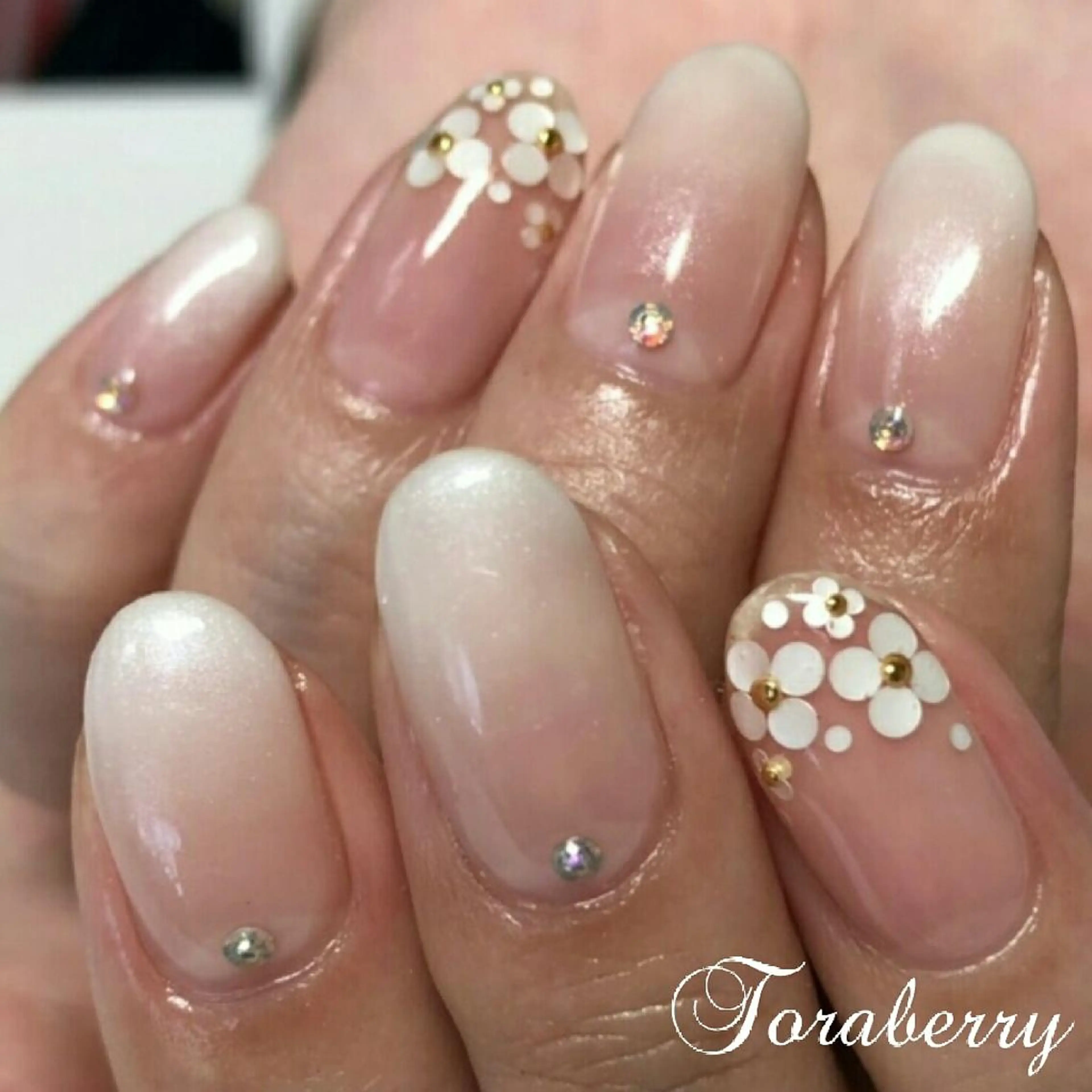 ネイル ブライダルネイル ハンドネイル ネイリスト なつみのネイルデザイン