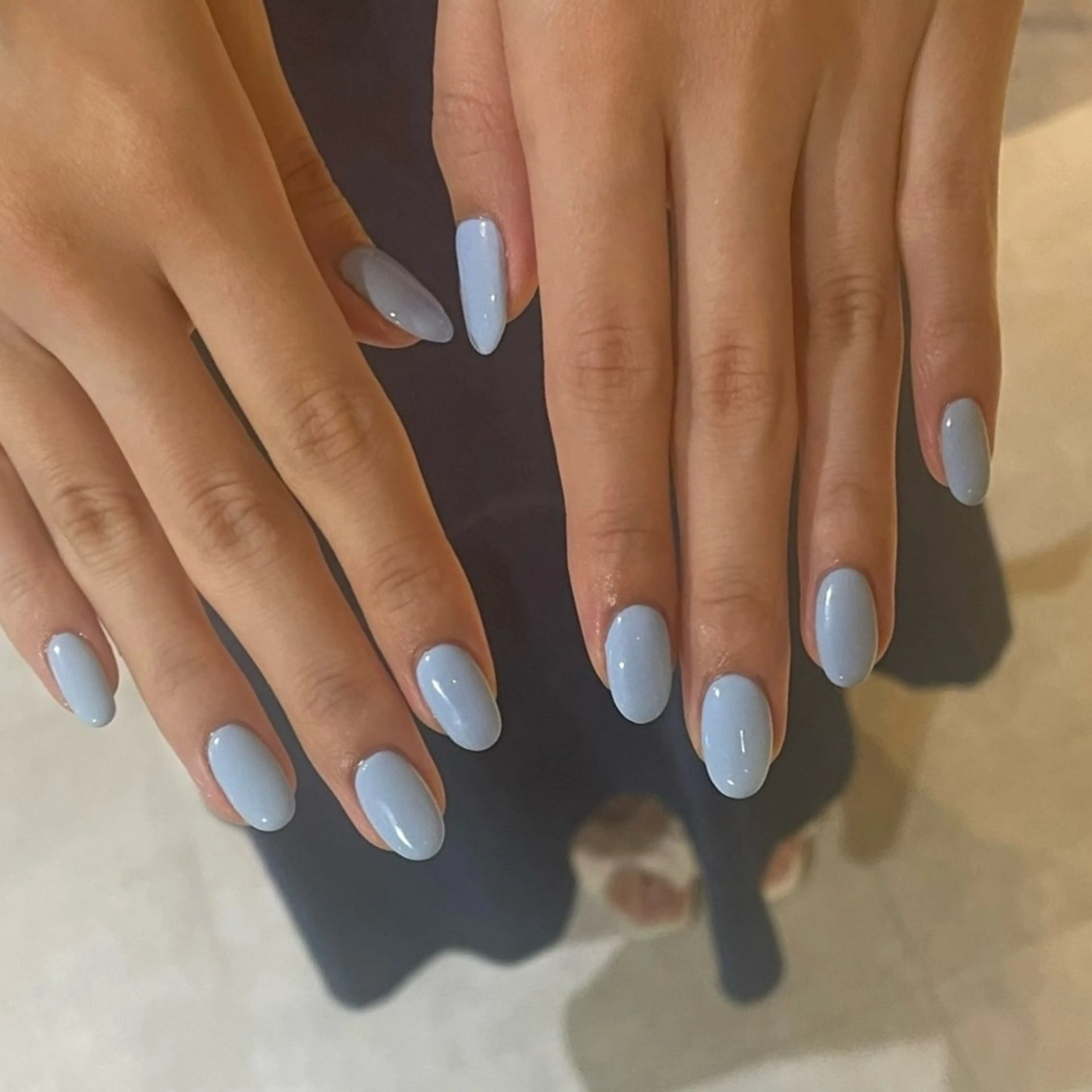 ネイル ハンドネイル 𝑟𝑖𝑠𝑎 🕯‎🤍のネイルデザイン