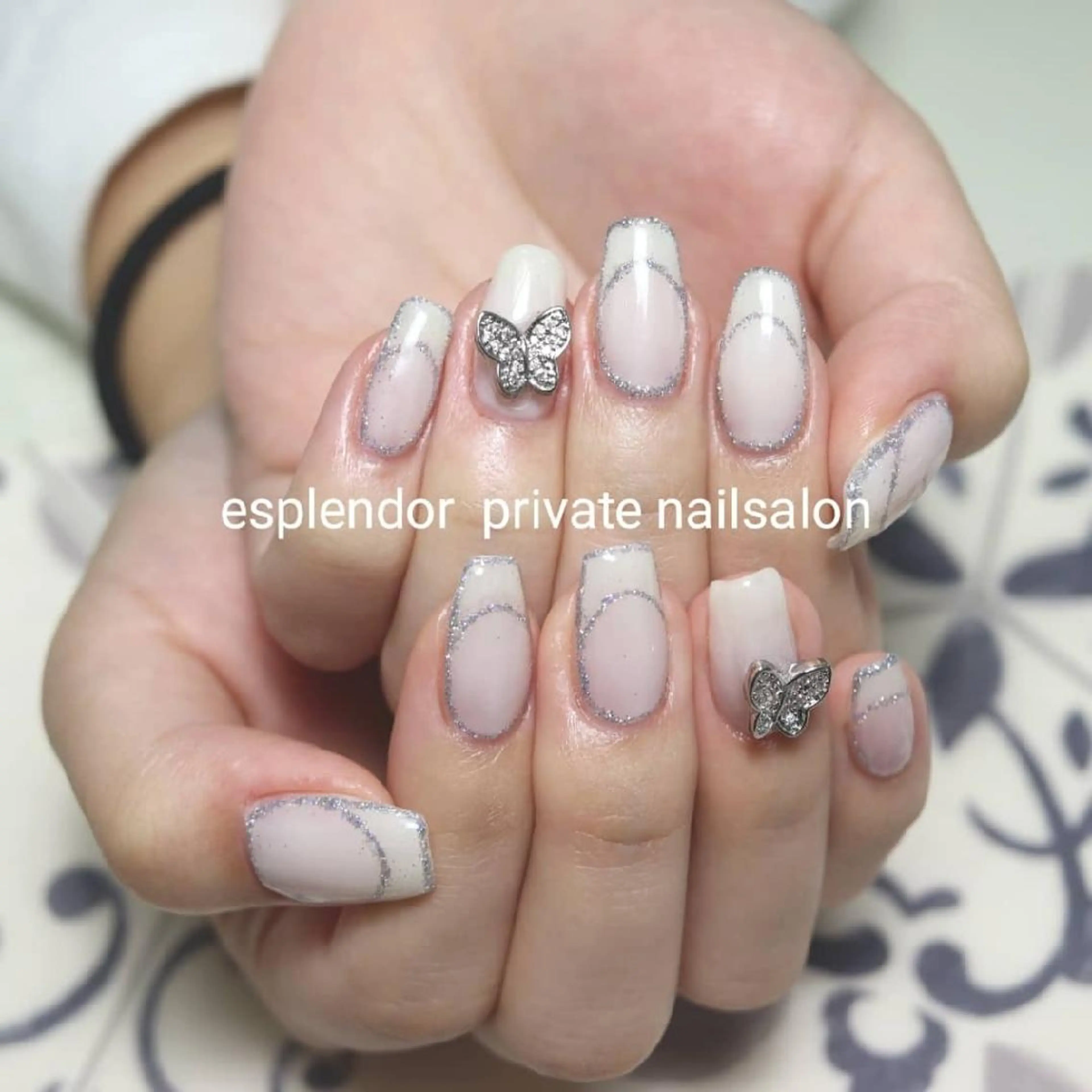 ネイル フラッシュネイル フレンチネイル ラメ(グリッター) esplendor  エスプレンドル所属・esplendor  エスプレンドルのネイルデザイン