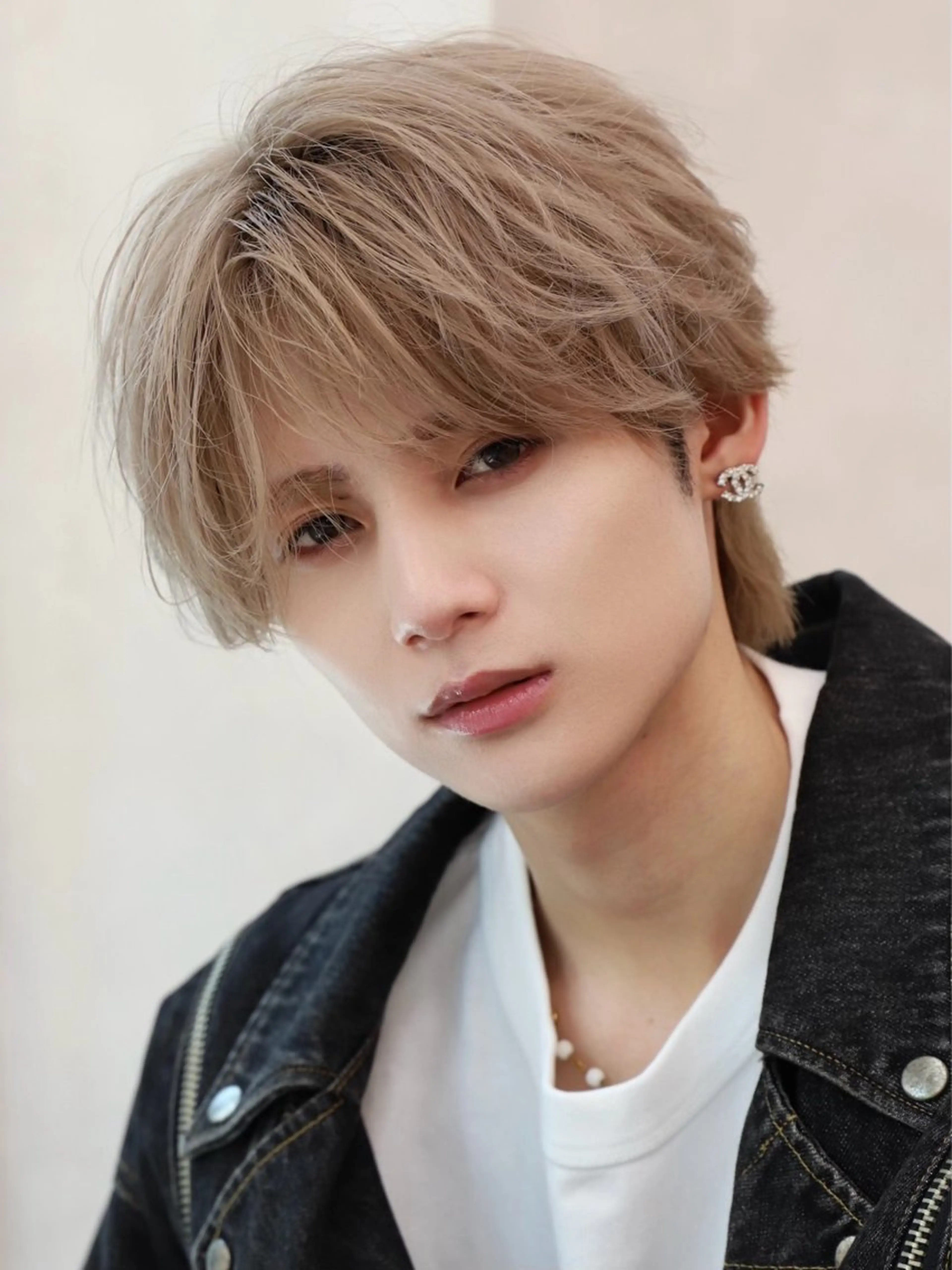 ミディアム カラー パーマ メンズ ミディアムパーマ メンズパーマ ブロンド tatsuya /フェザーパーマのヘアスタイル